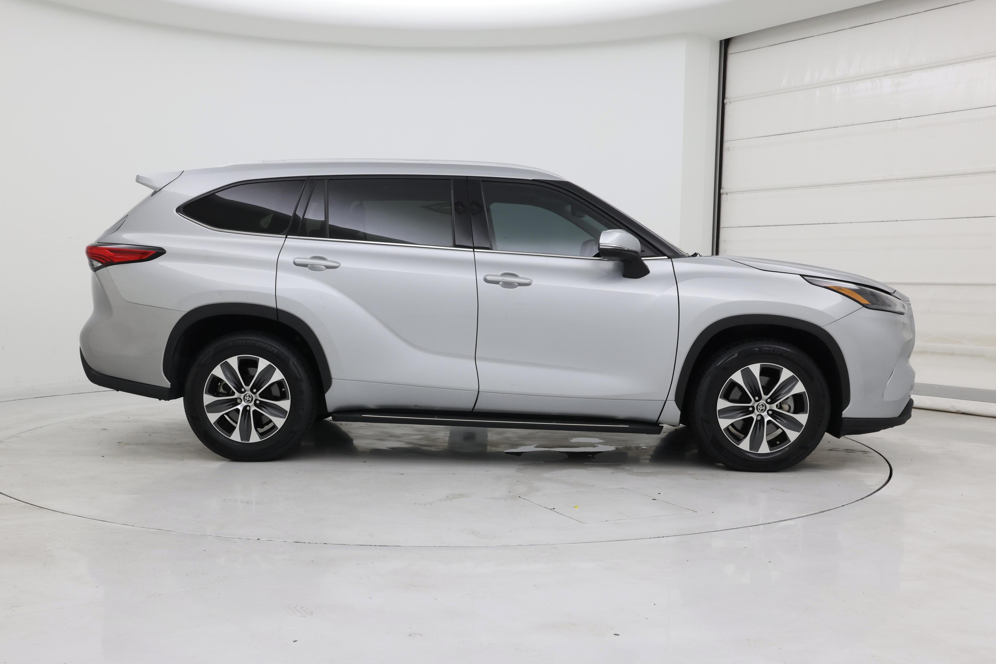 Thumbnail: 2022 Toyota Highlander - 7