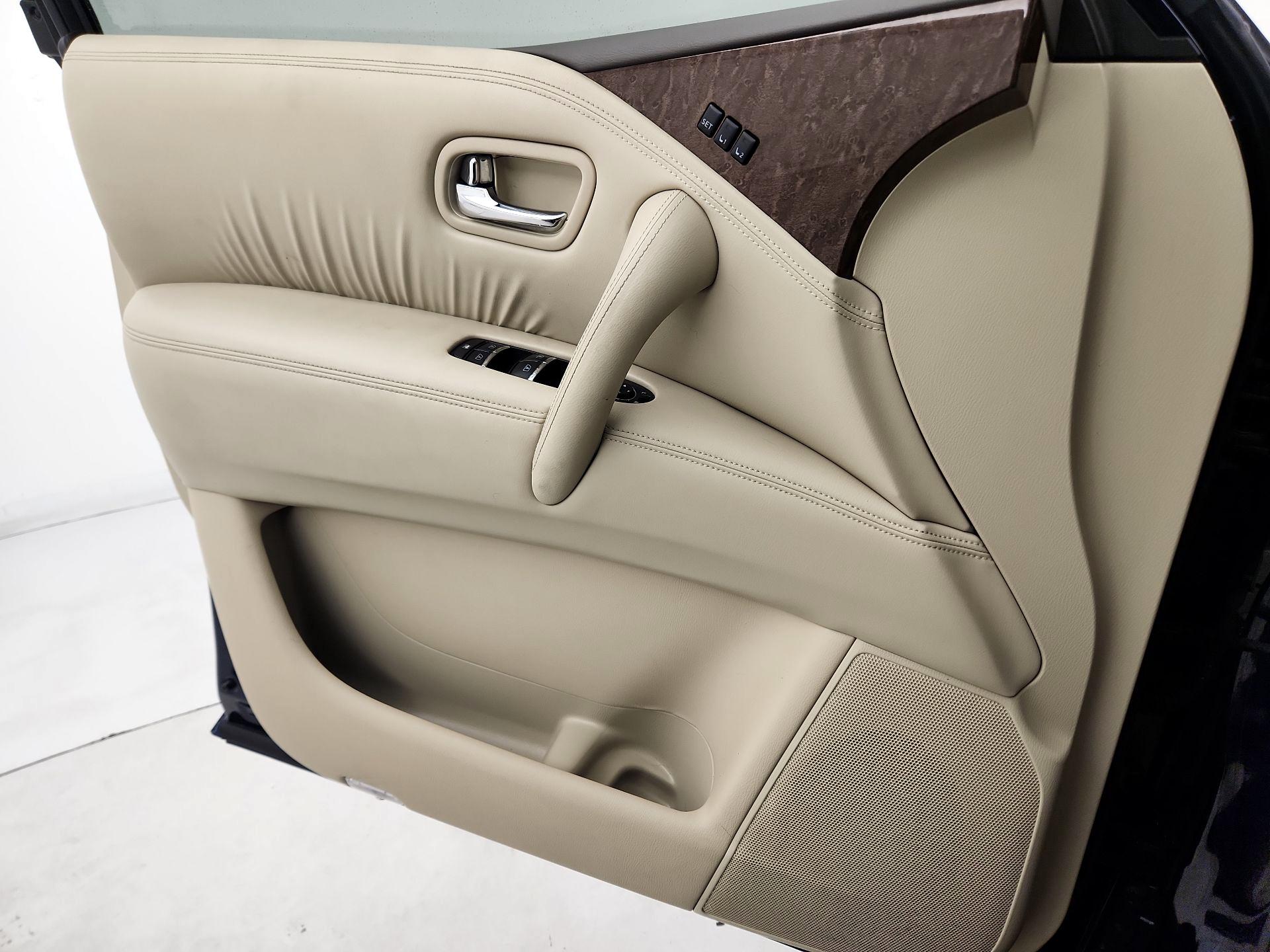 Thumbnail: 2017 INFINITI QX80 - 12