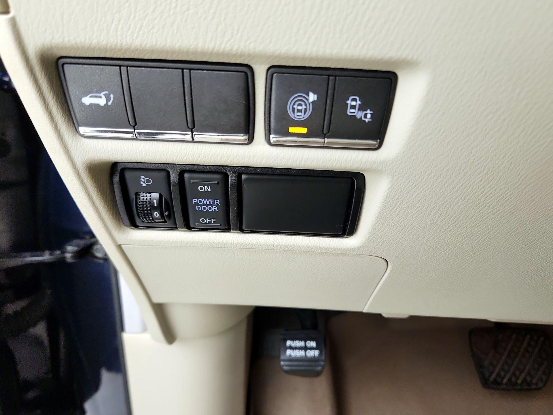 Thumbnail: 2017 INFINITI QX80 - 13