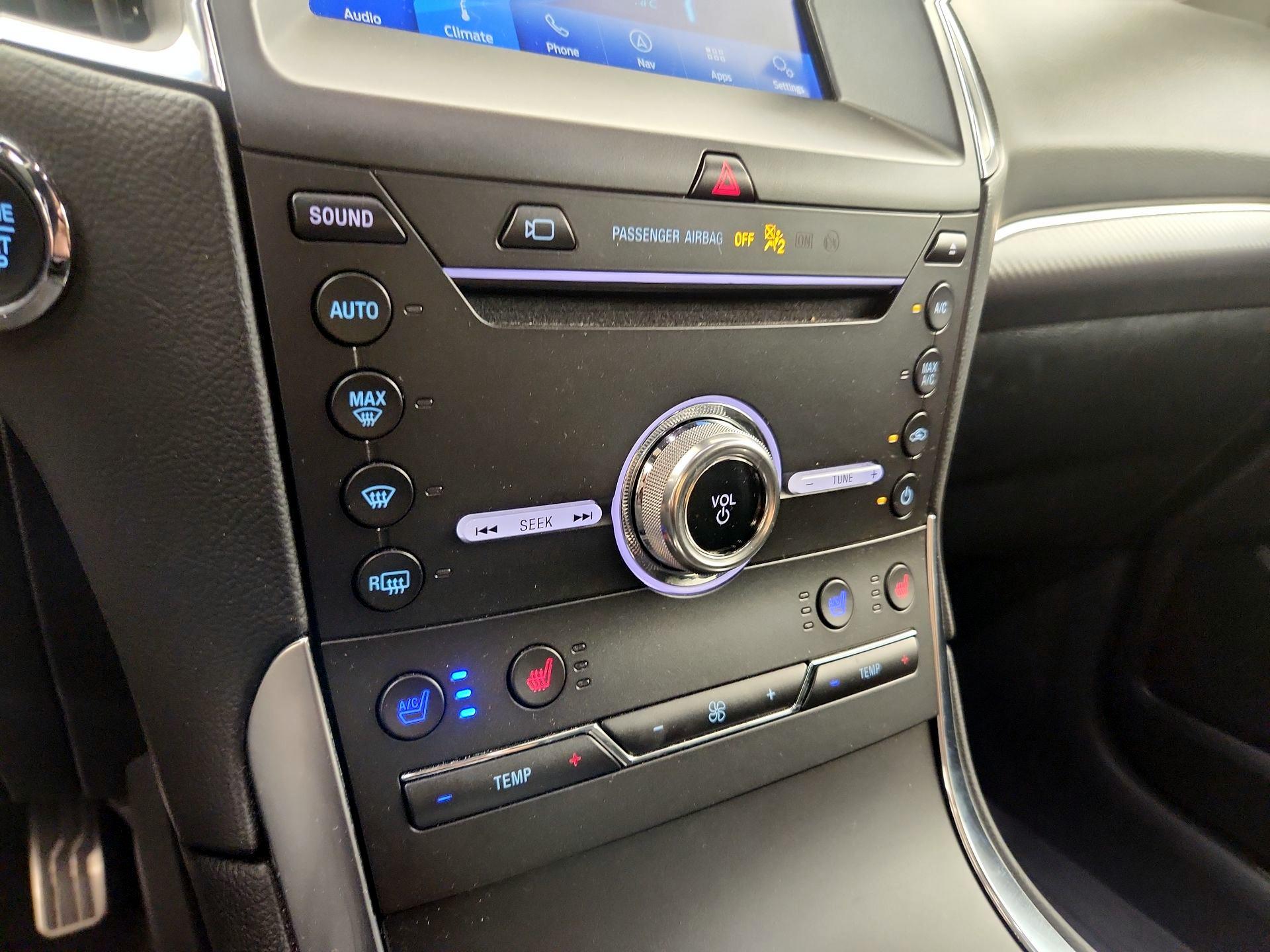Thumbnail: 2019 Ford Edge - 17