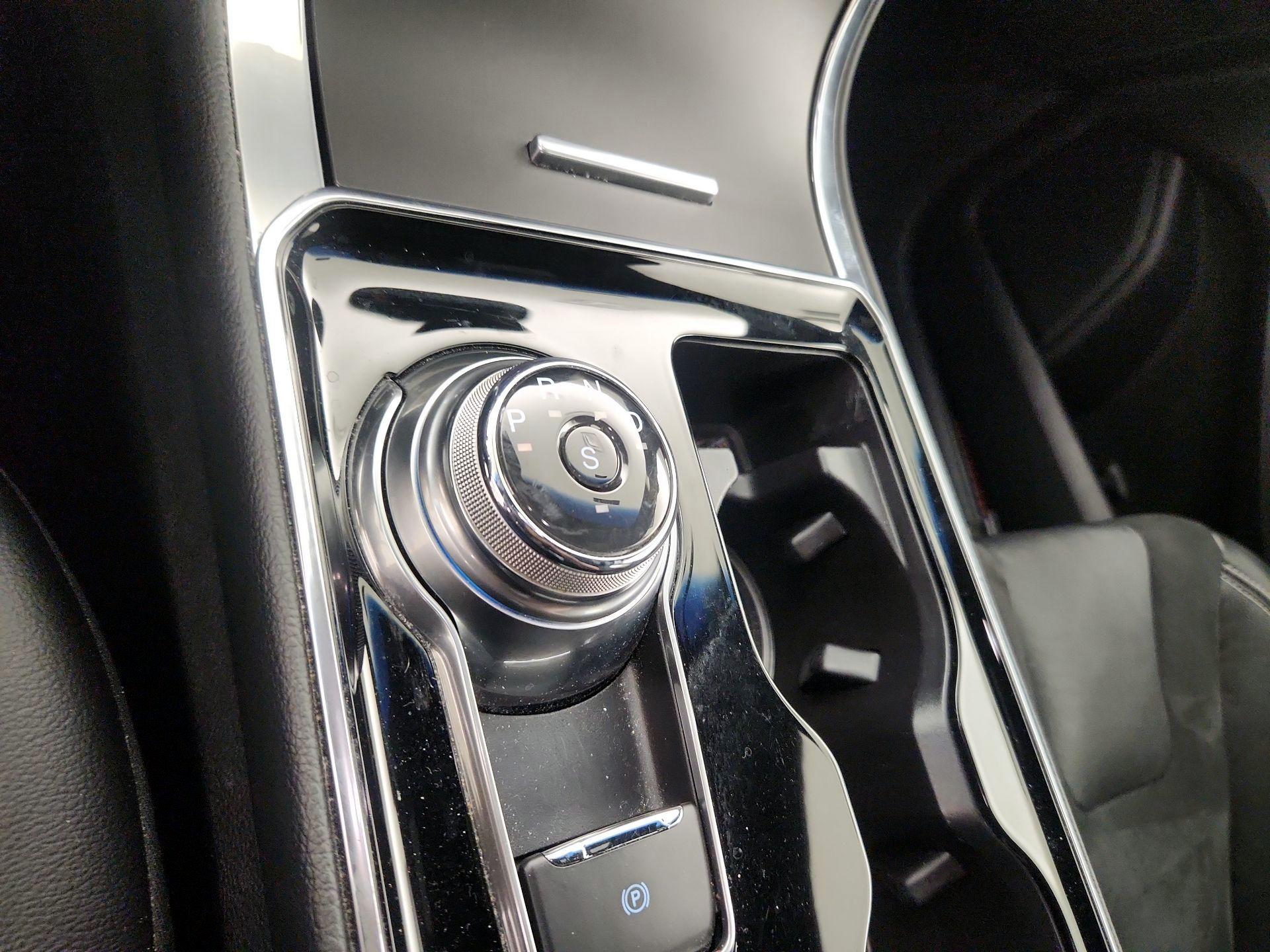 Thumbnail: 2019 Ford Edge - 18