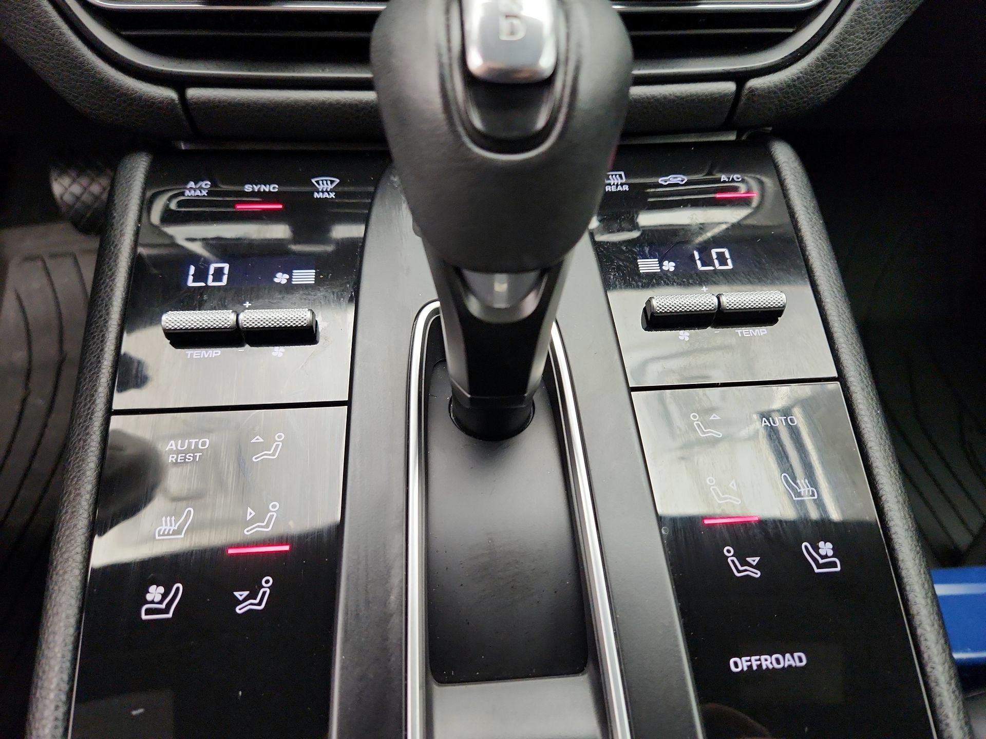 Thumbnail: 2022 Porsche Macan - 16