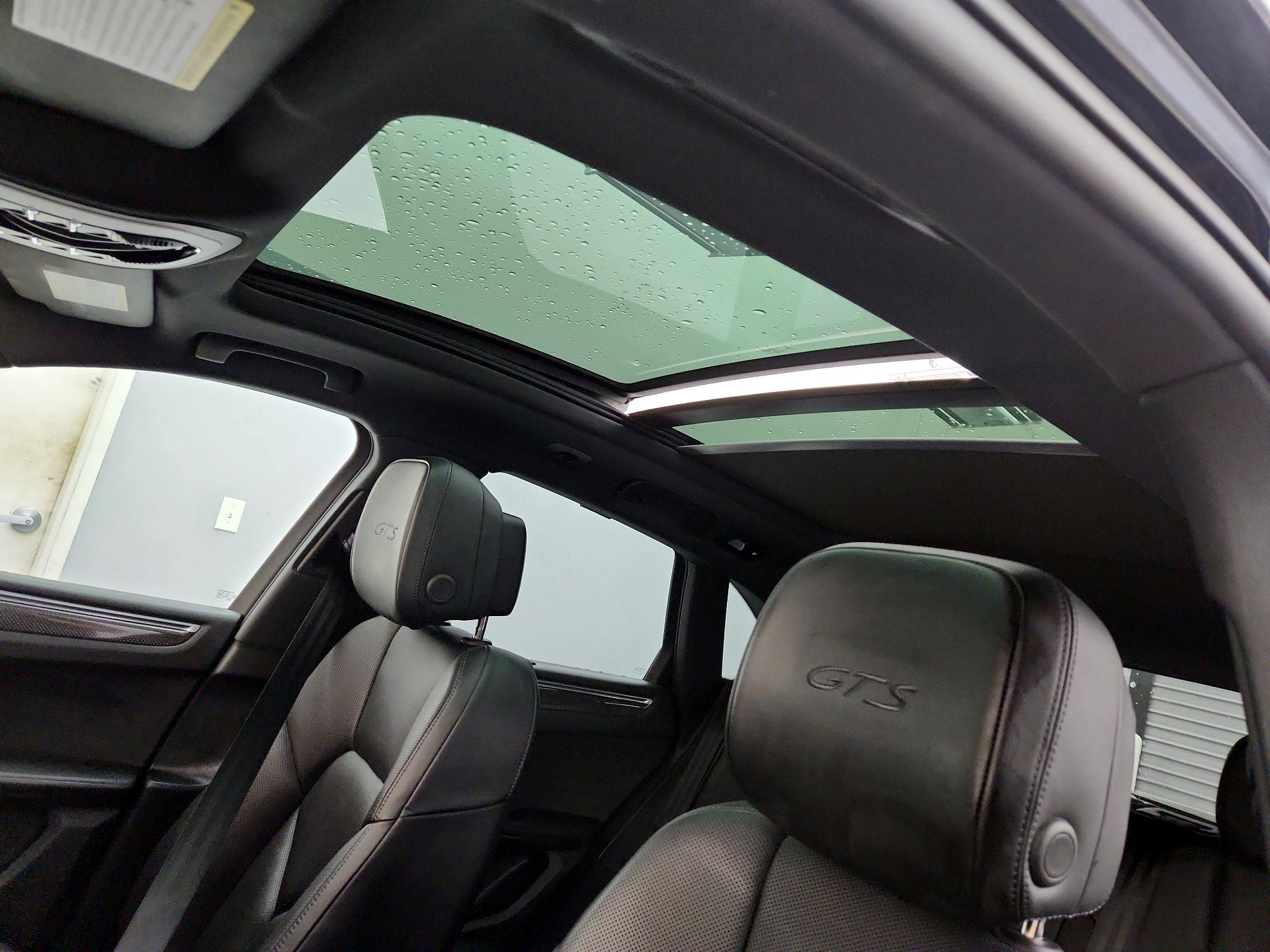 Thumbnail: 2022 Porsche Macan - 19
