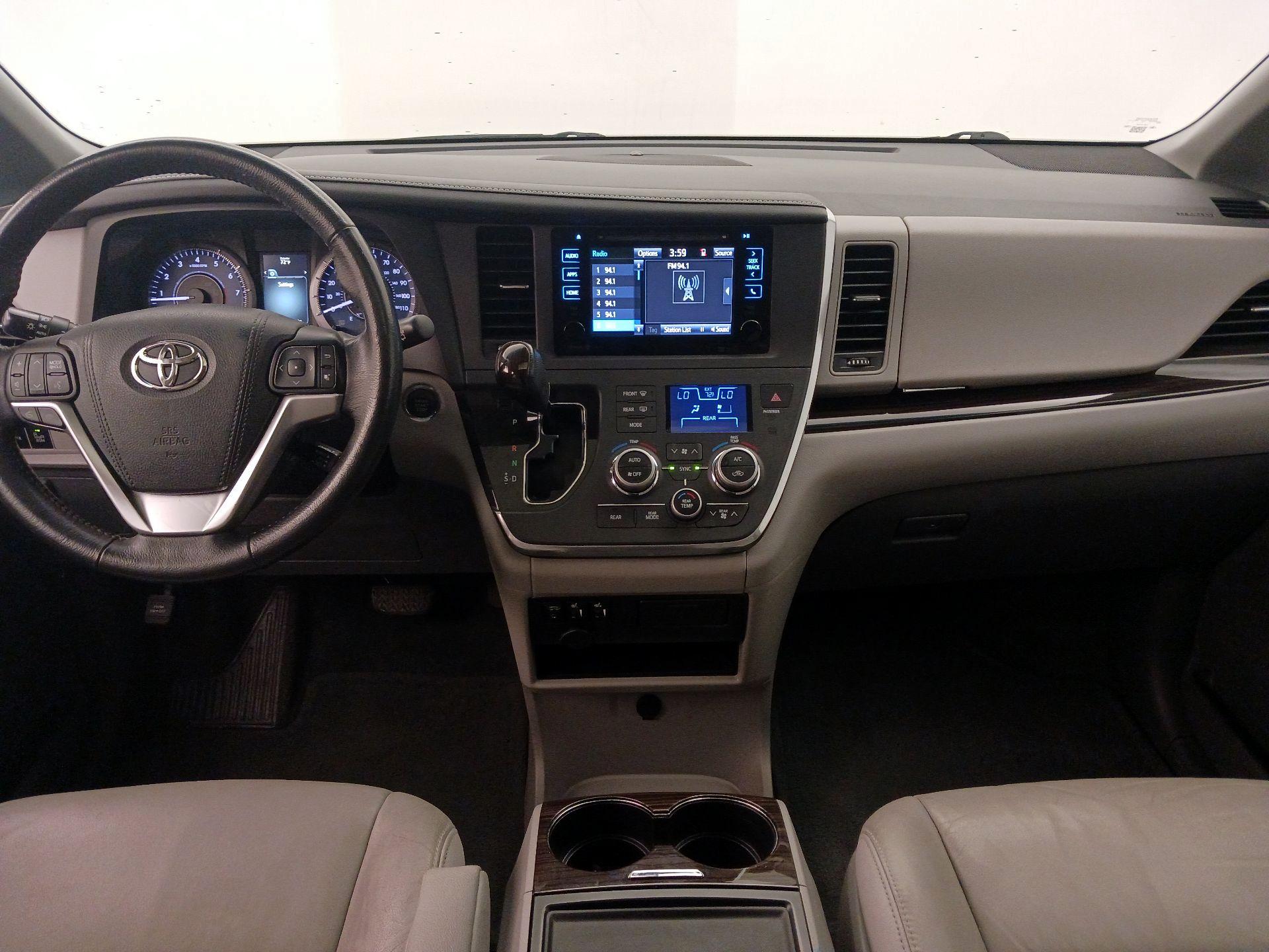 Thumbnail: 2015 Toyota Sienna - 9