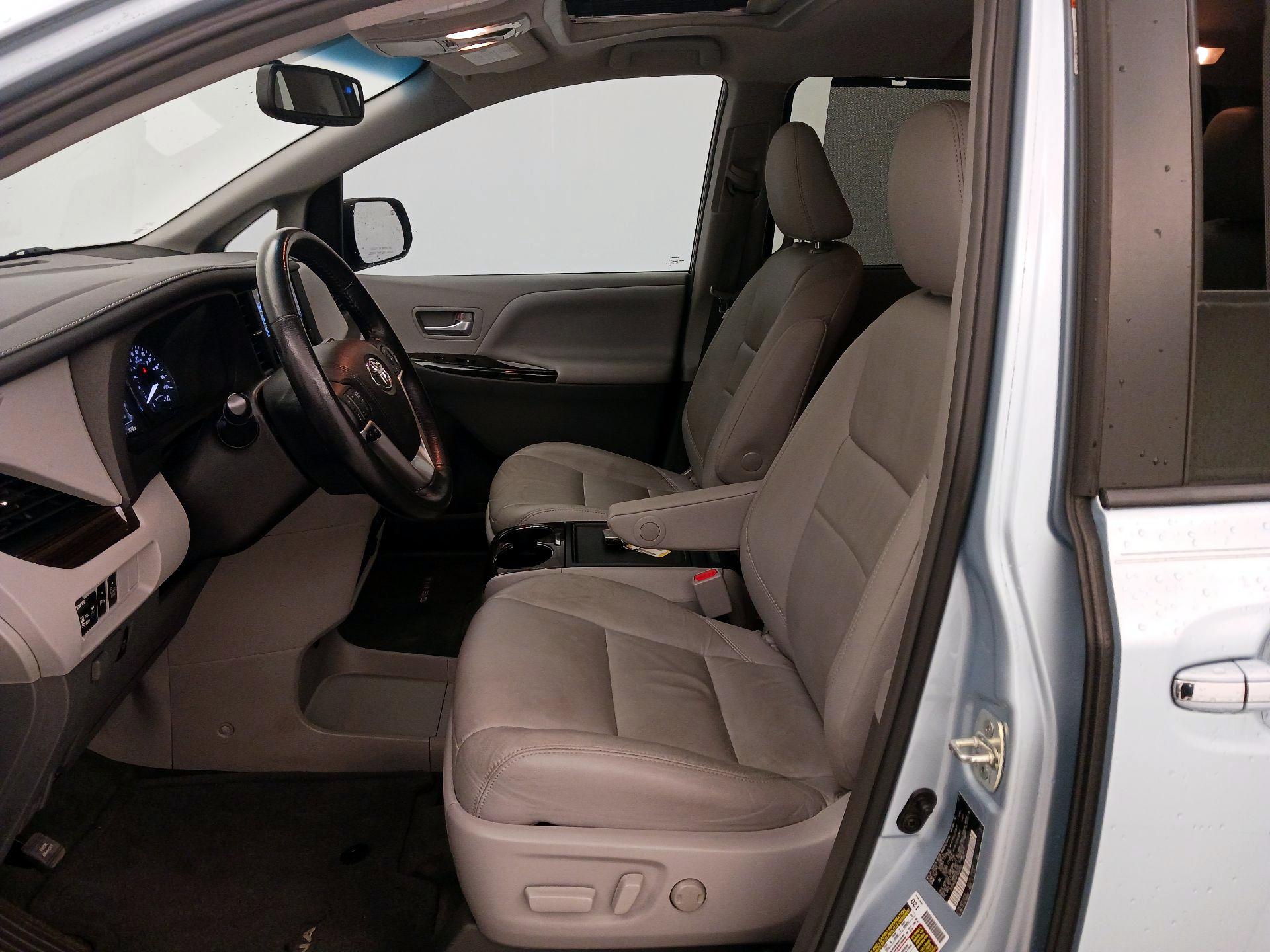 Thumbnail: 2015 Toyota Sienna - 11