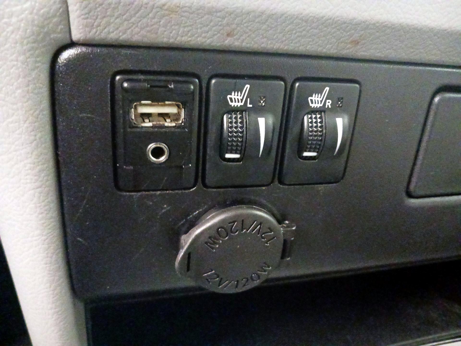 Thumbnail: 2015 Toyota Sienna - 18