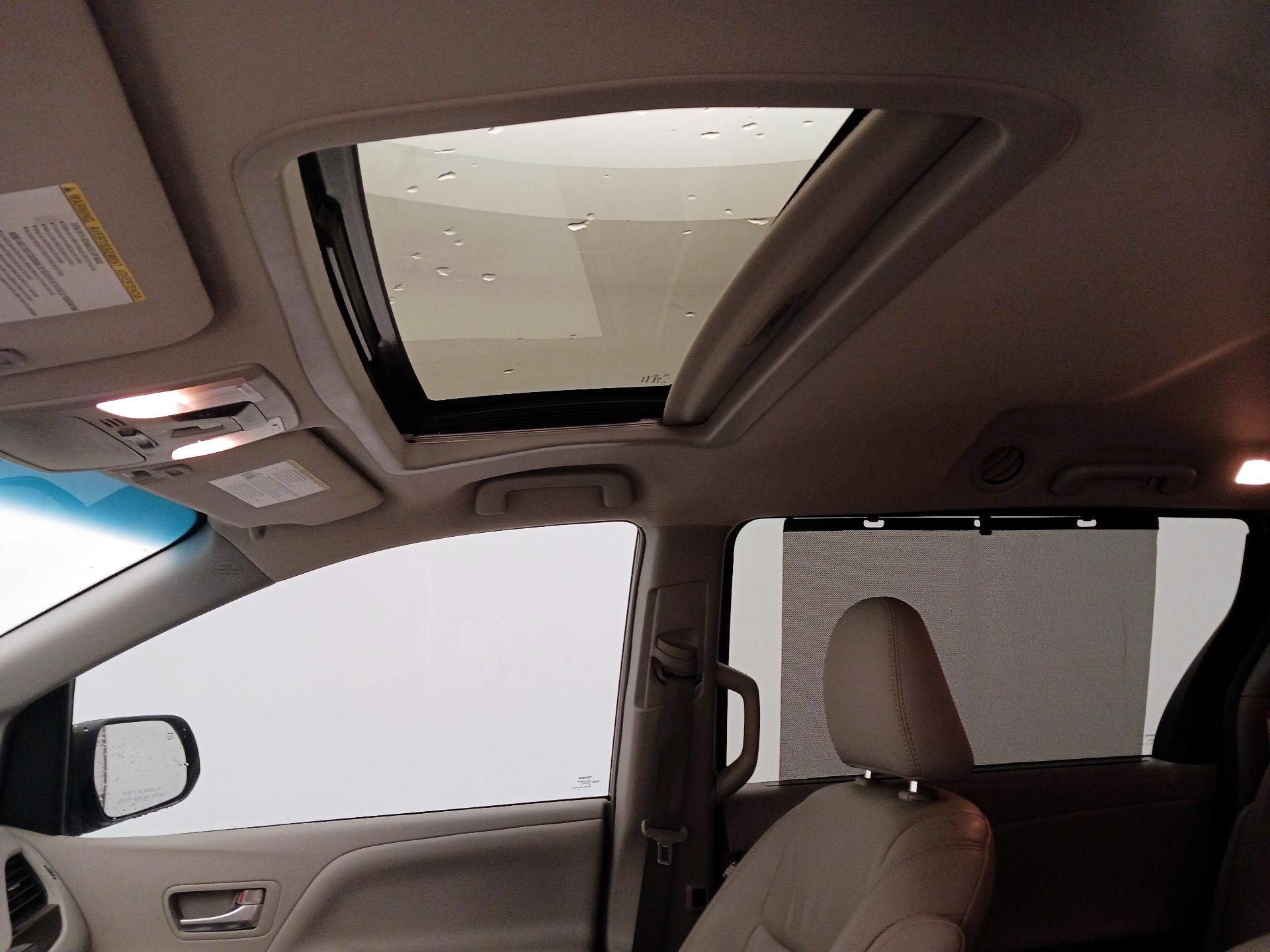 Thumbnail: 2015 Toyota Sienna - 19