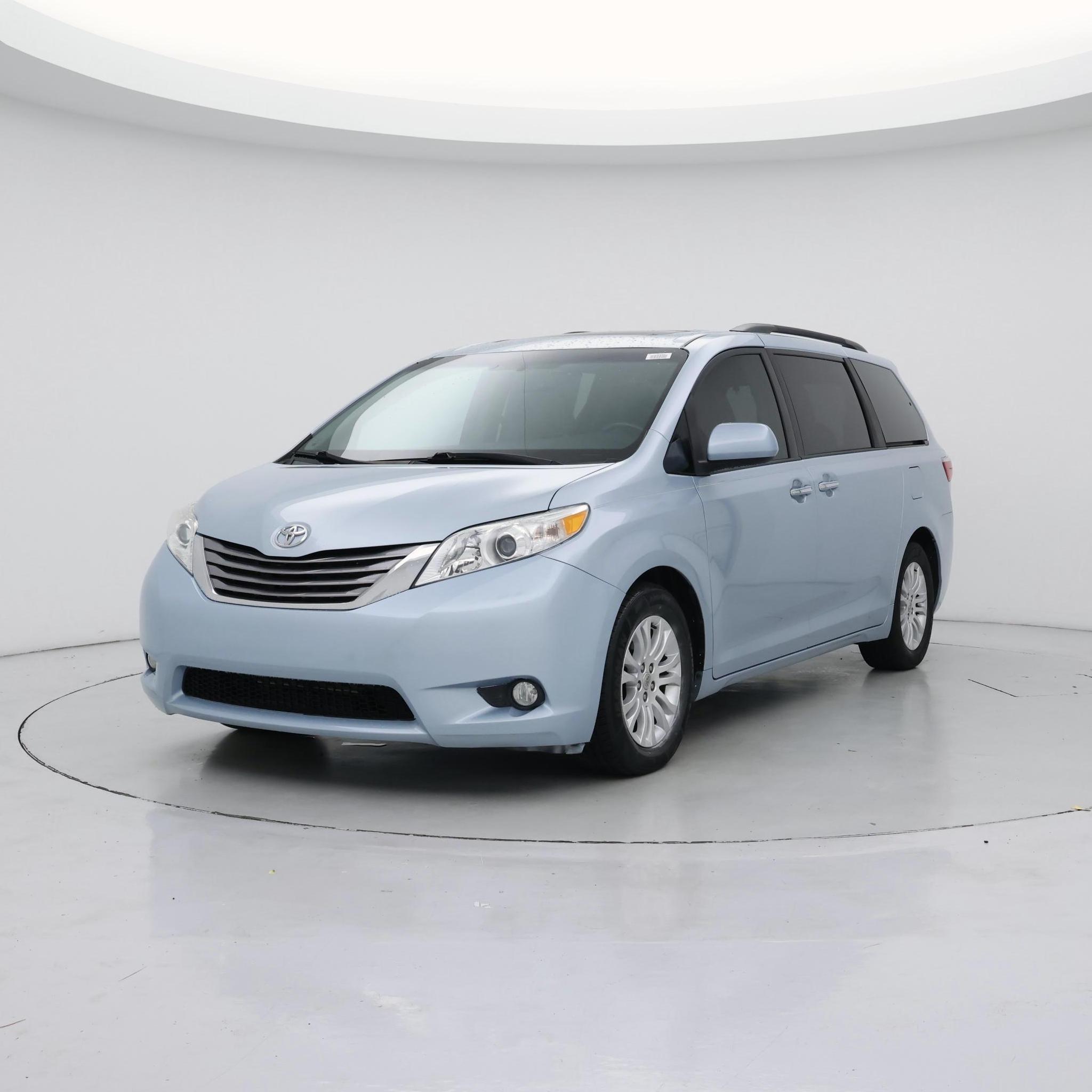 Thumbnail: 2015 Toyota Sienna - 4
