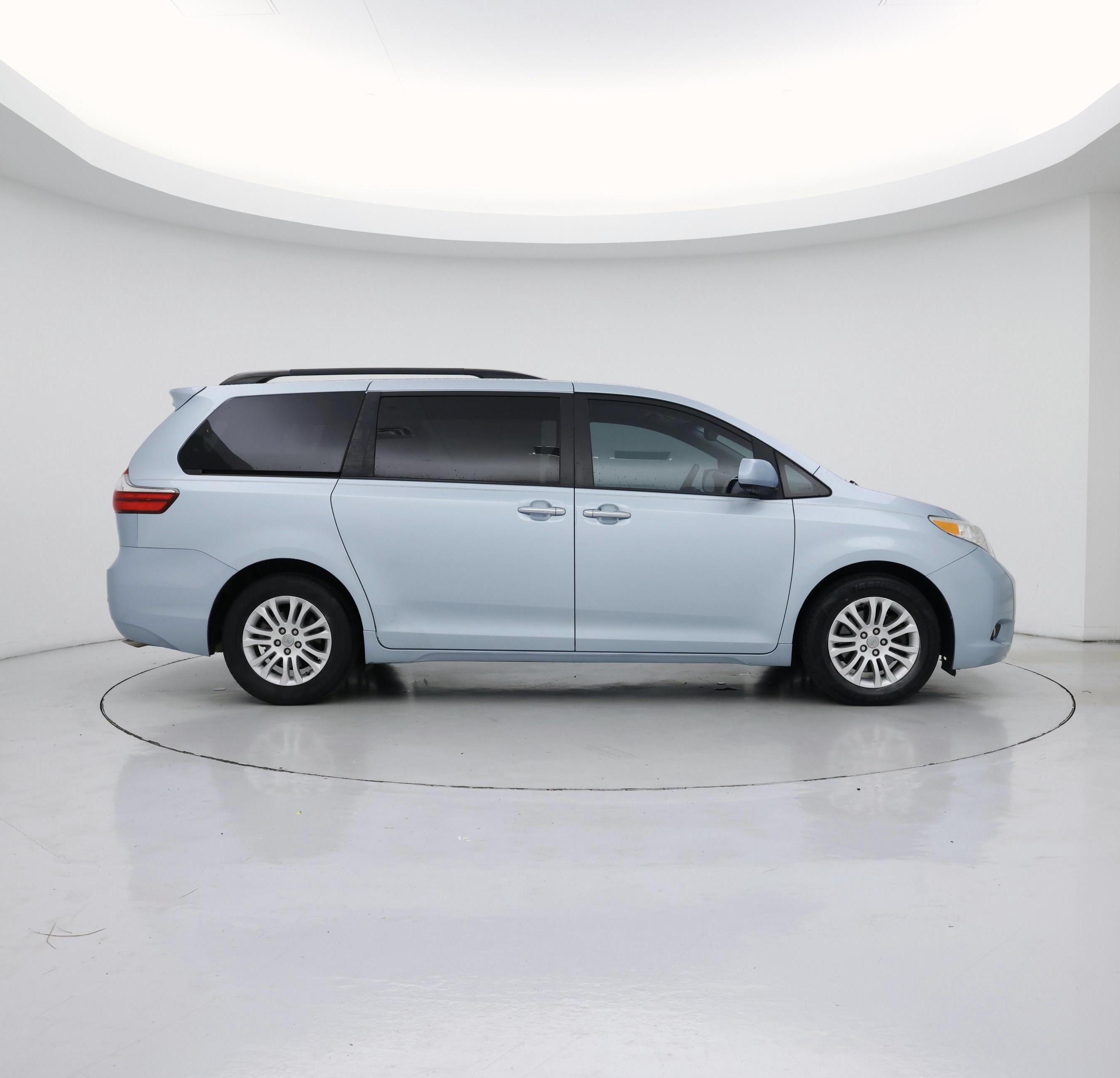 Thumbnail: 2015 Toyota Sienna - 7