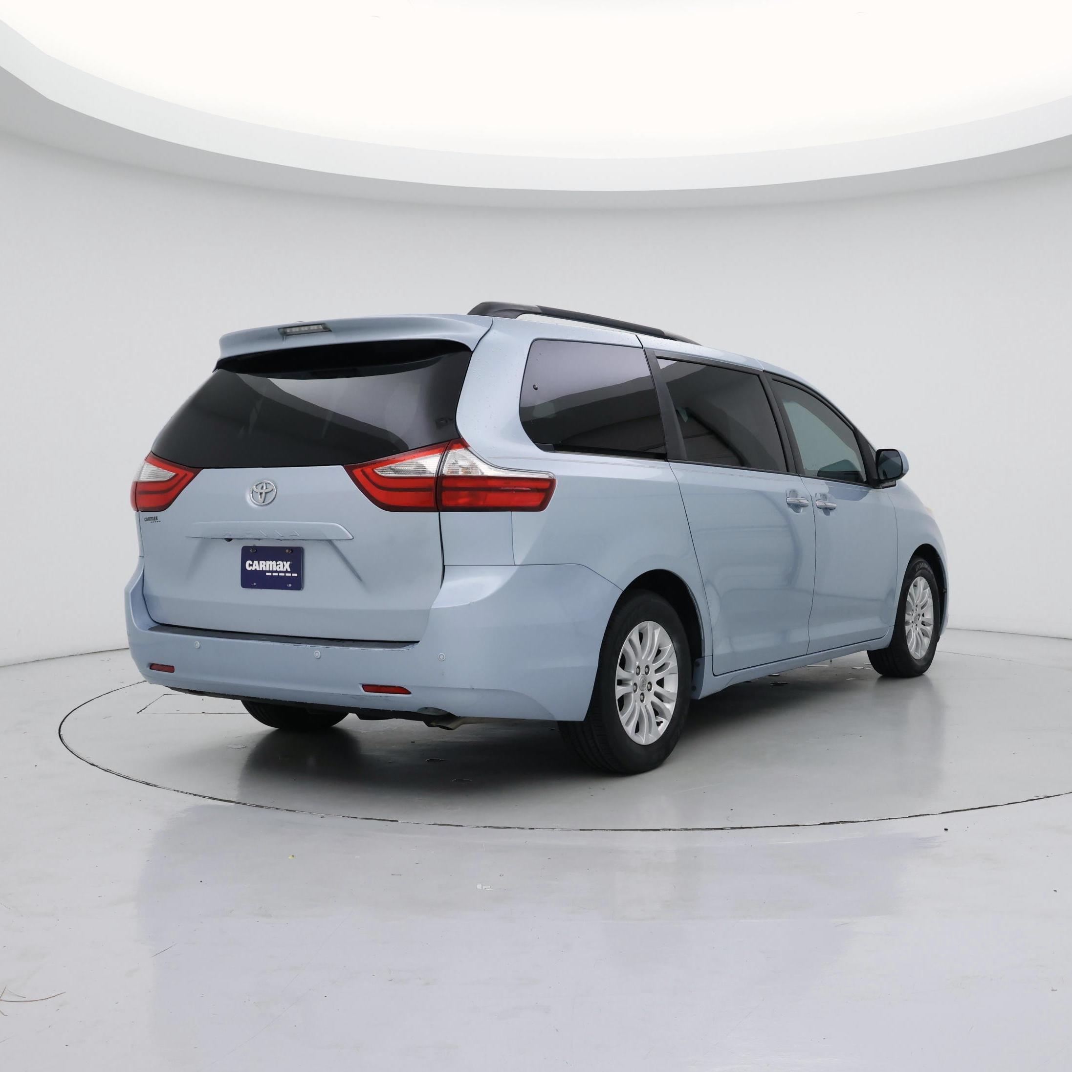 Thumbnail: 2015 Toyota Sienna - 8