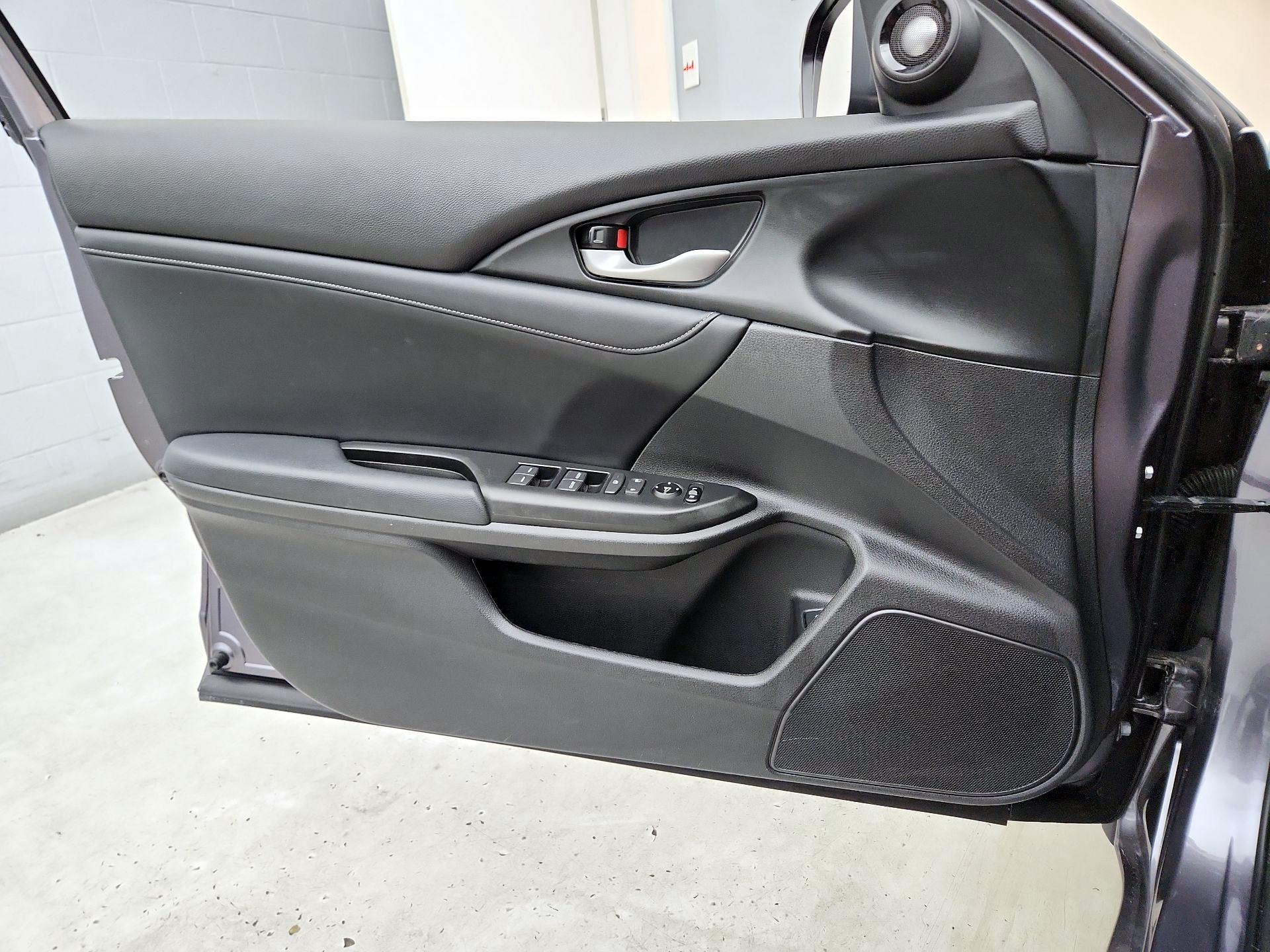 Thumbnail: 2020 Honda Insight - 12