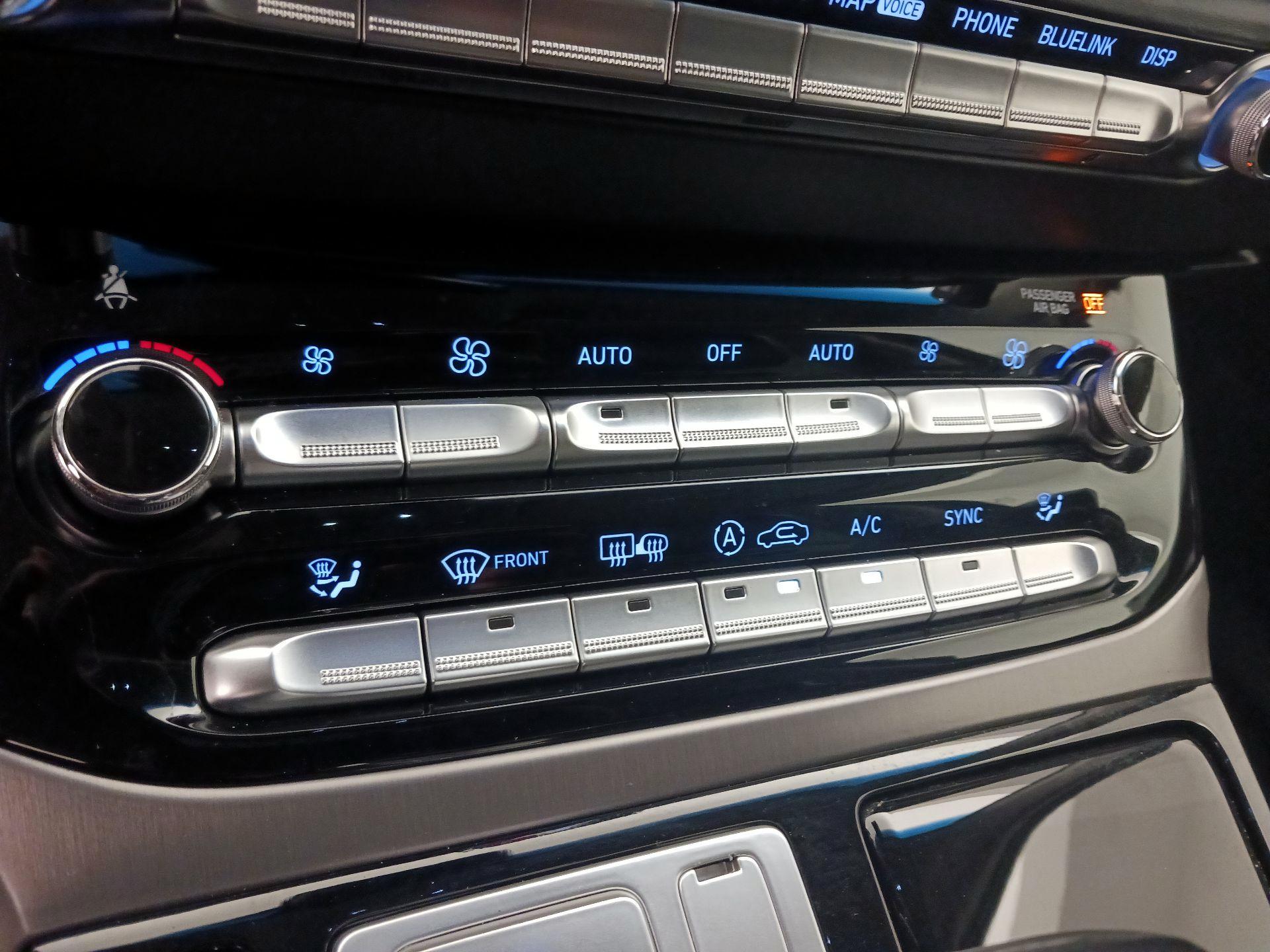 Thumbnail: 2017 Genesis G90 - 17