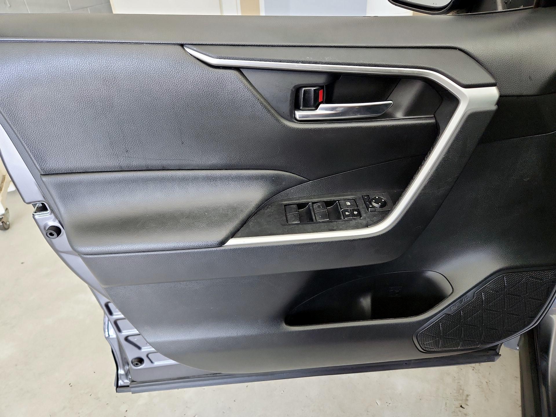 Thumbnail: 2020 Toyota RAV4 - 12