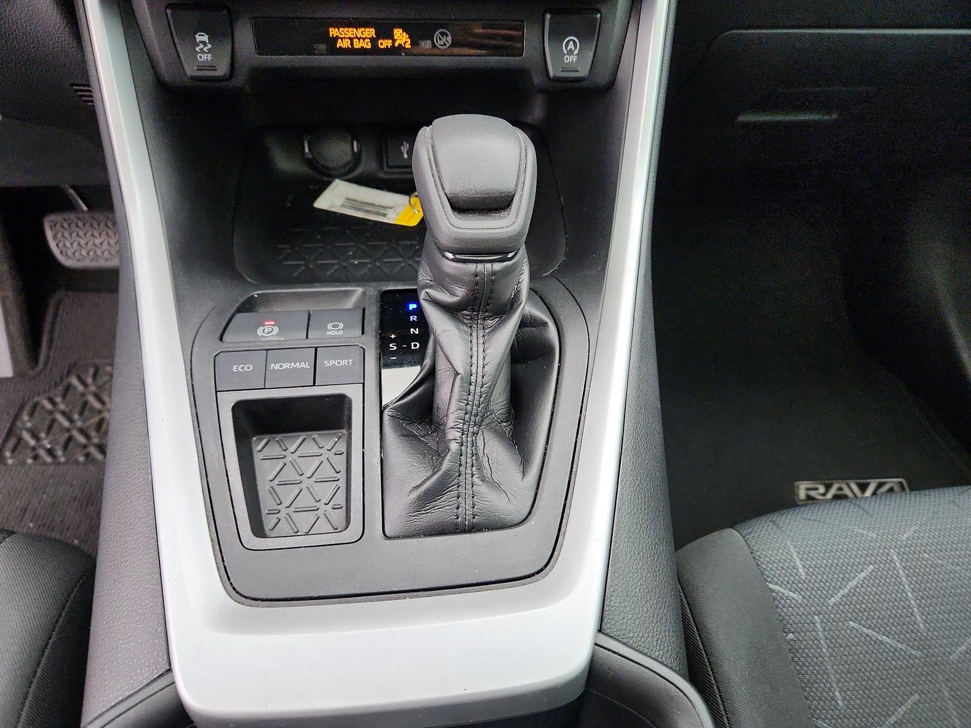 Thumbnail: 2020 Toyota RAV4 - 17