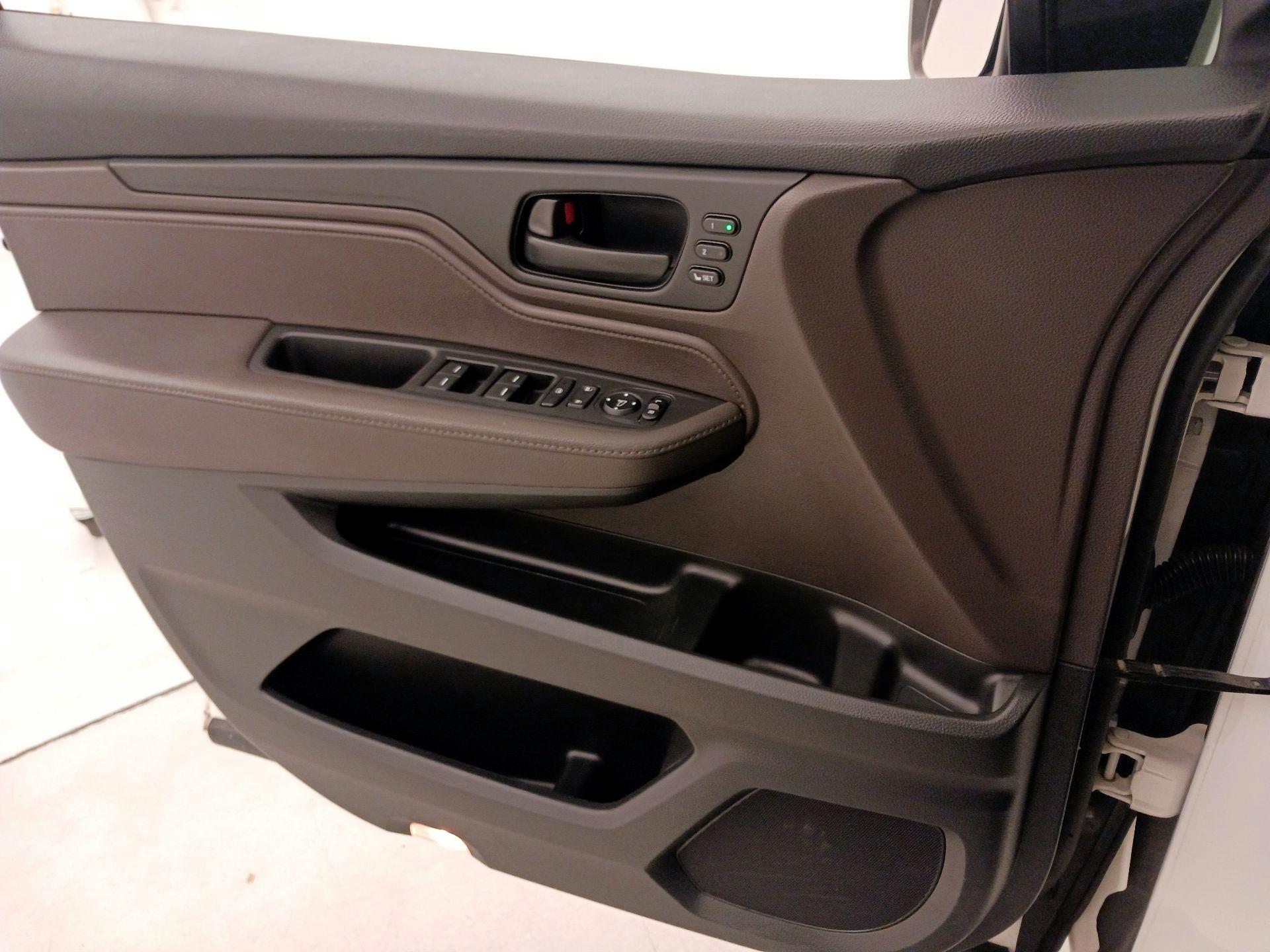 Thumbnail: 2018 Honda Odyssey - 12