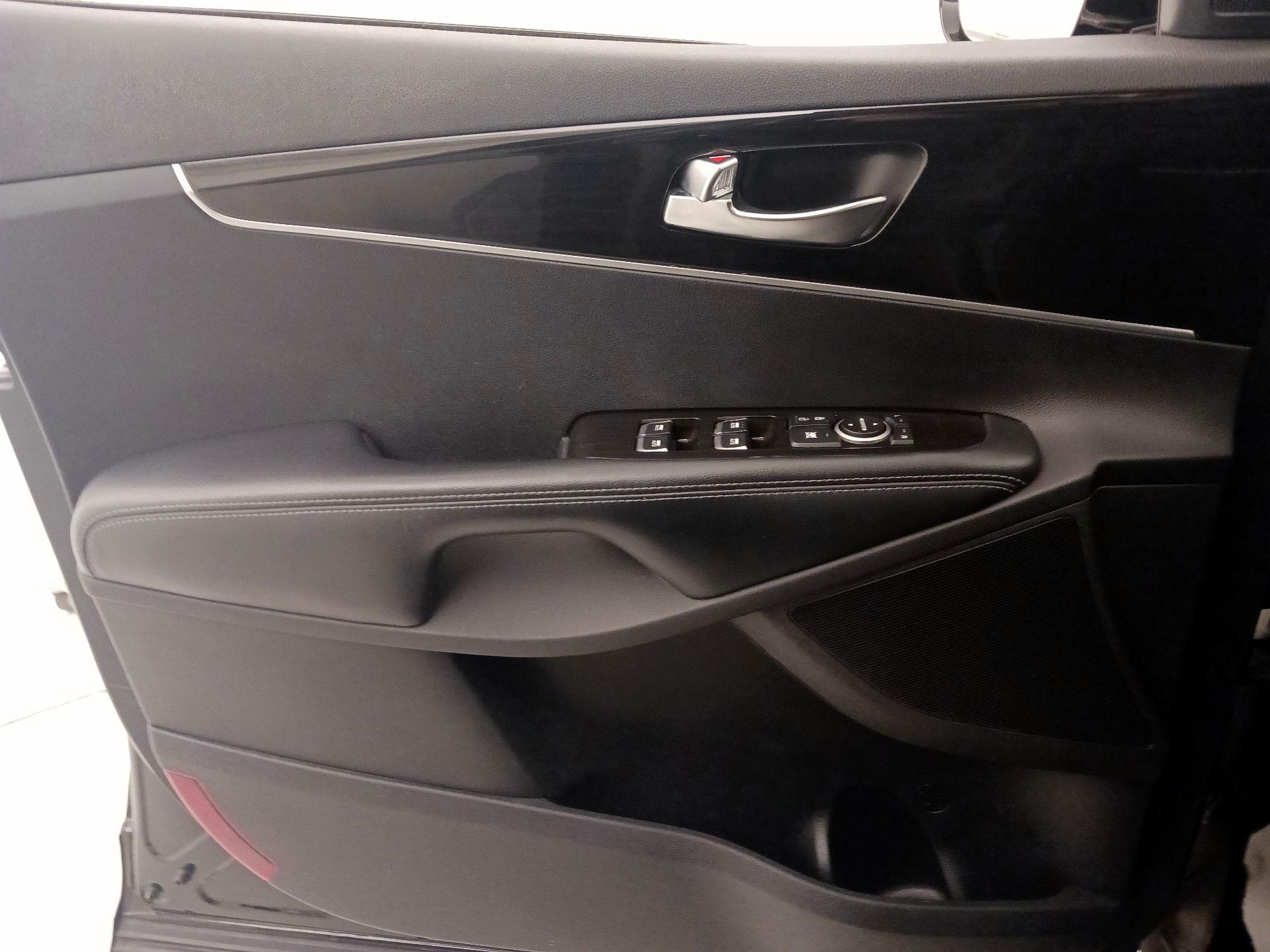 Thumbnail: 2019 Kia Sorento - 12