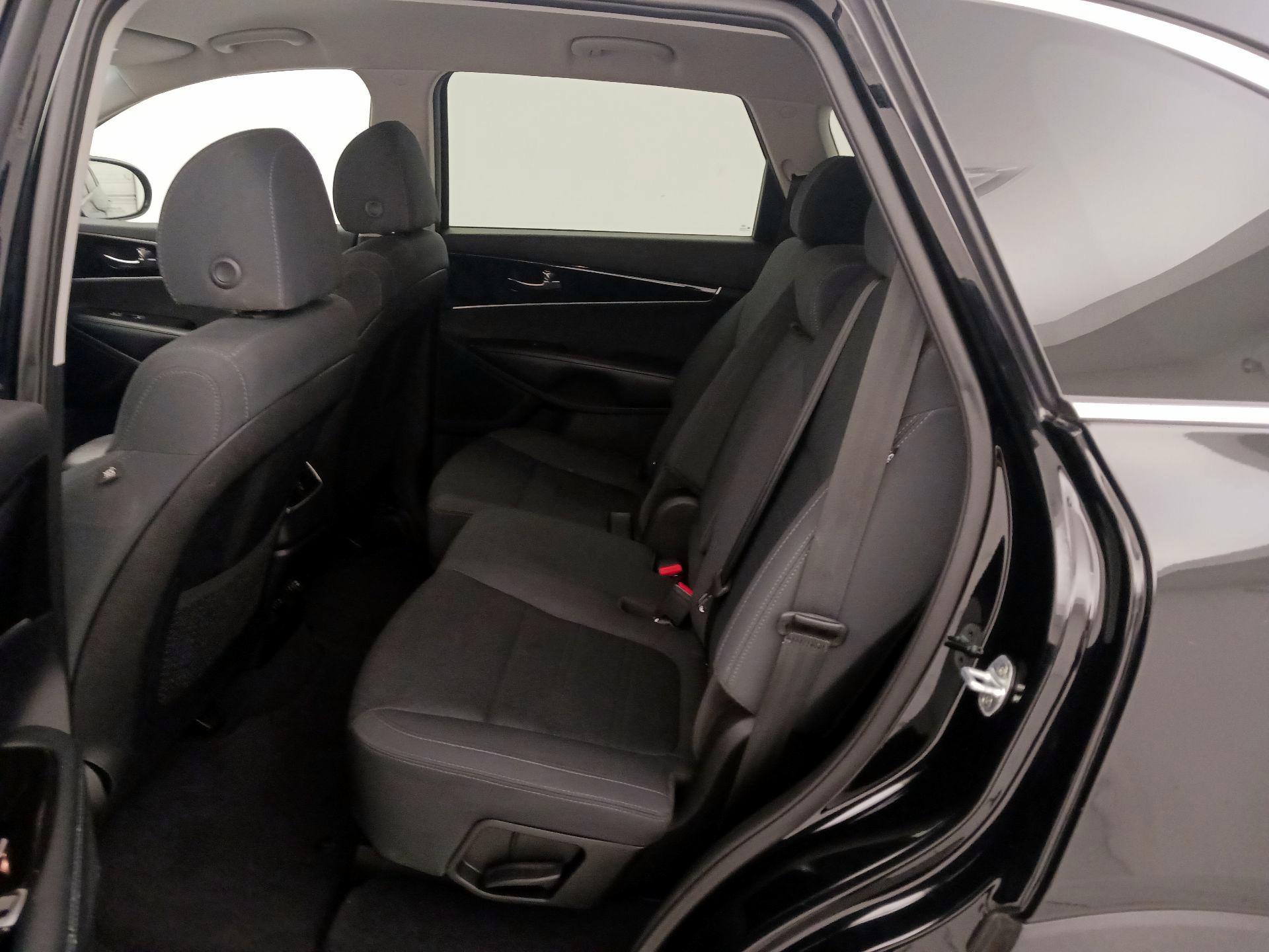 Thumbnail: 2019 Kia Sorento - 19