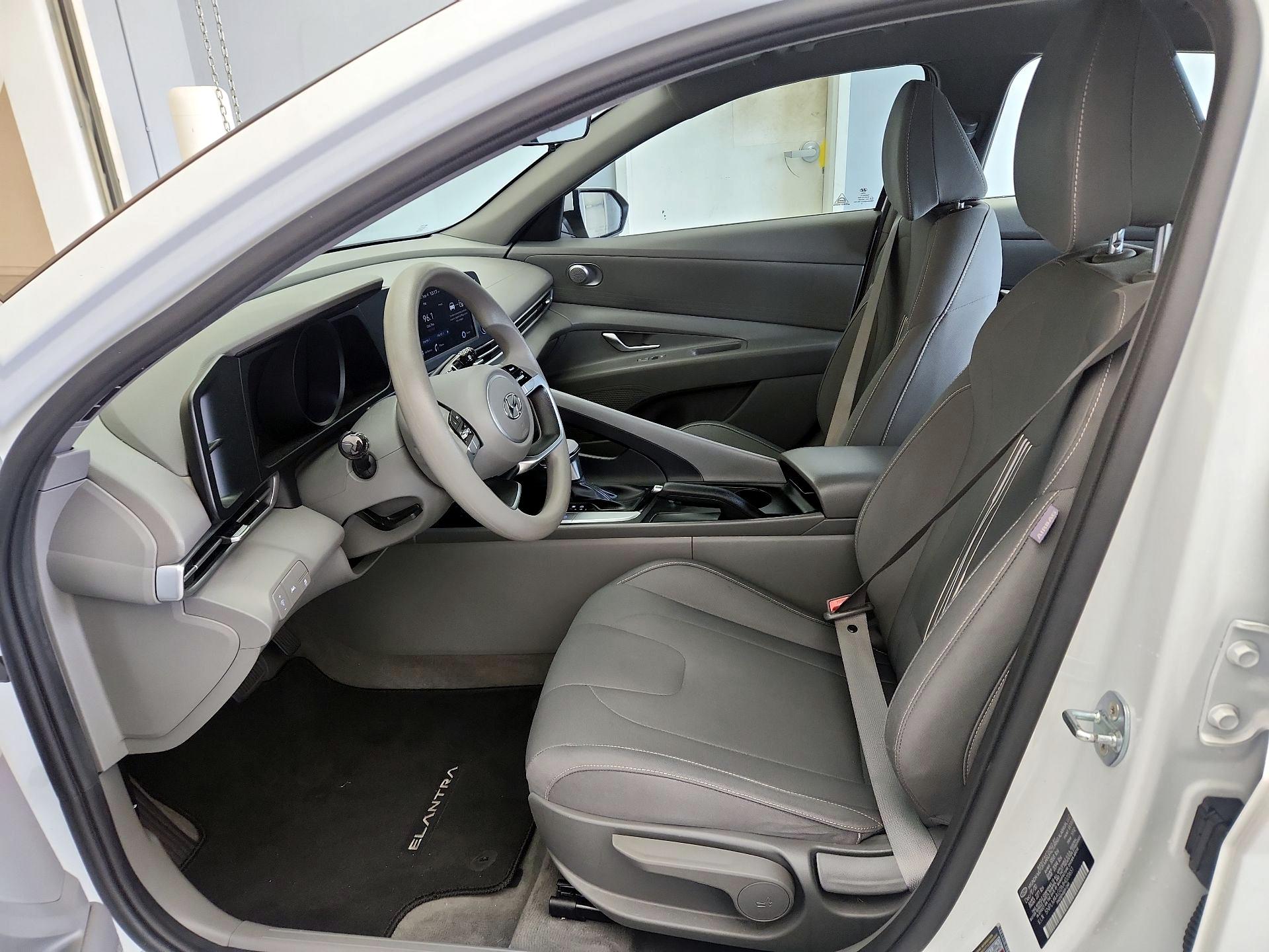 Thumbnail: 2021 Hyundai Elantra - 11