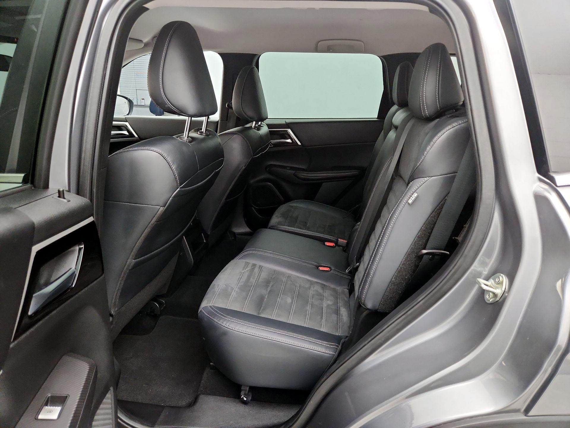Thumbnail: 2022 Mitsubishi Outlander - 20