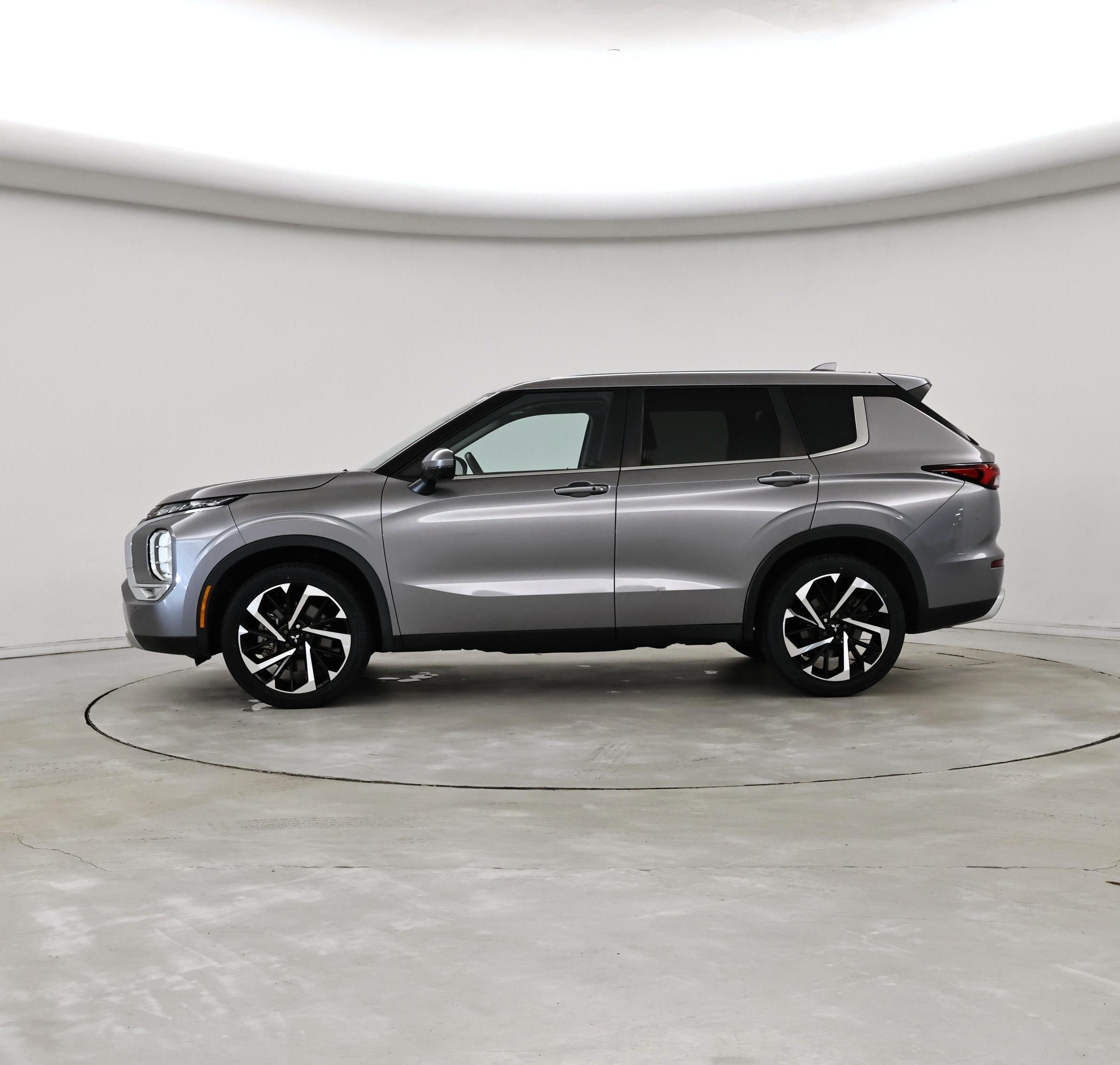 Thumbnail: 2022 Mitsubishi Outlander - 3