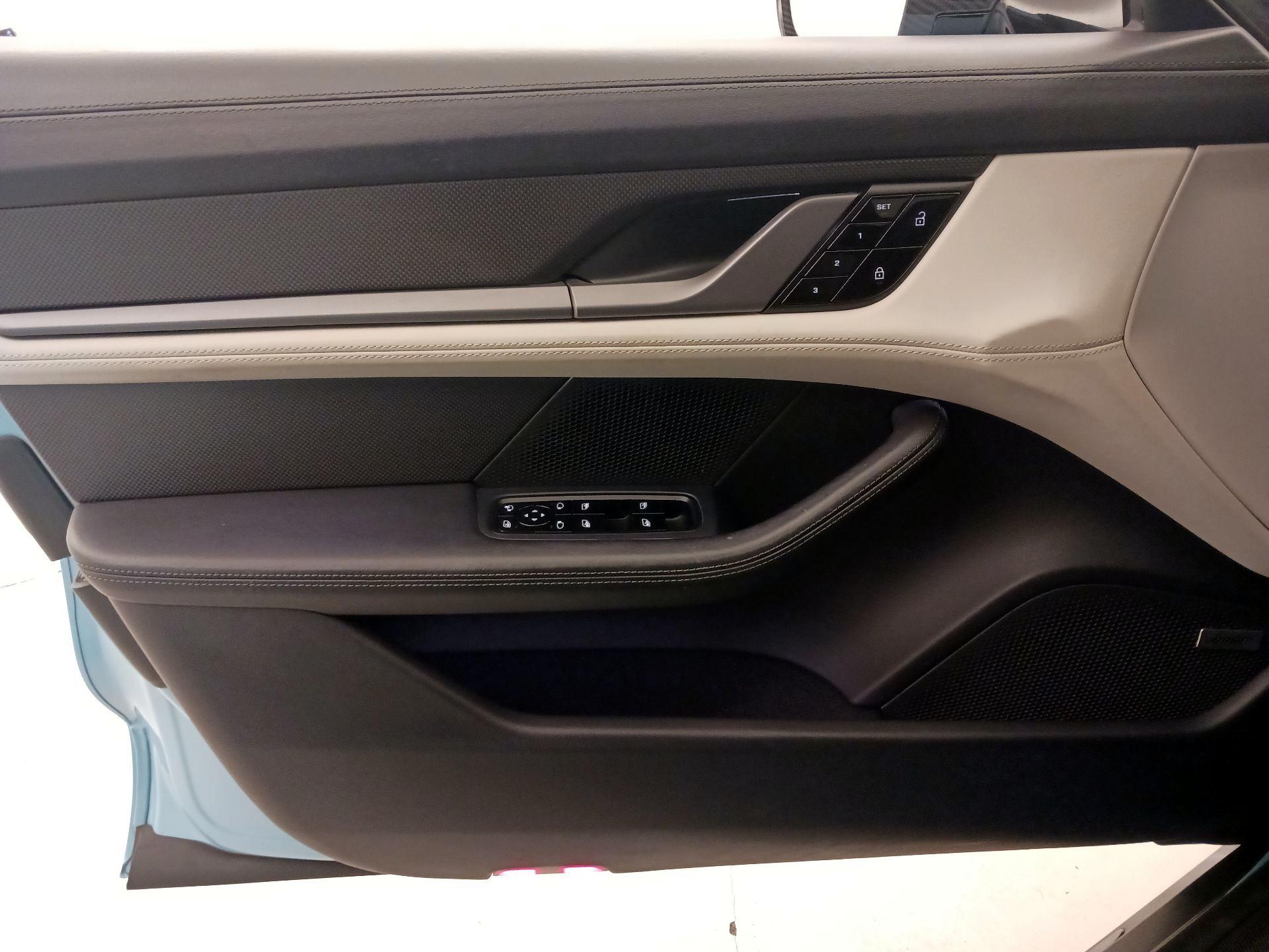 Thumbnail: 2021 Porsche Taycan - 12