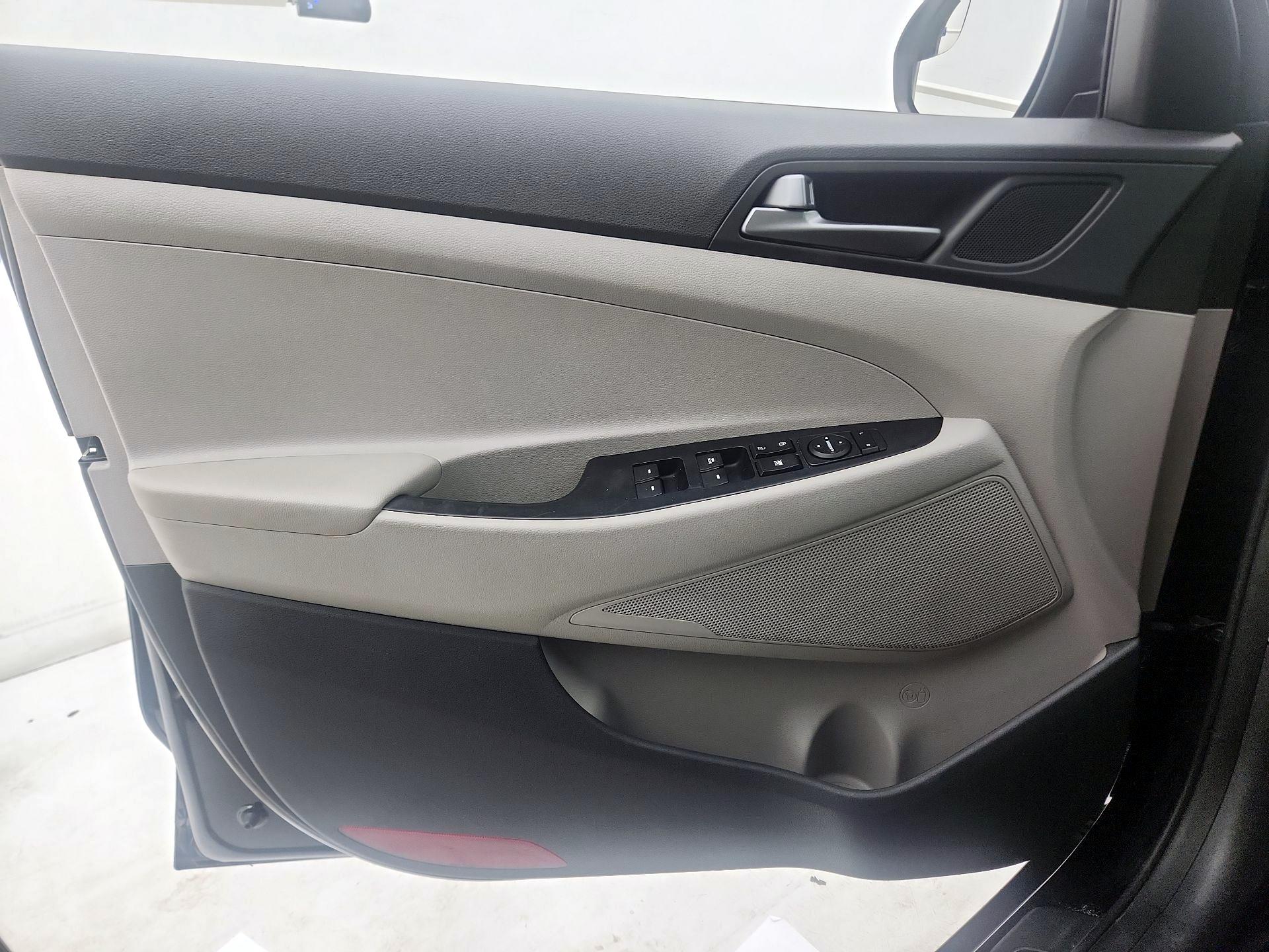 Thumbnail: 2017 Hyundai Tucson - 12