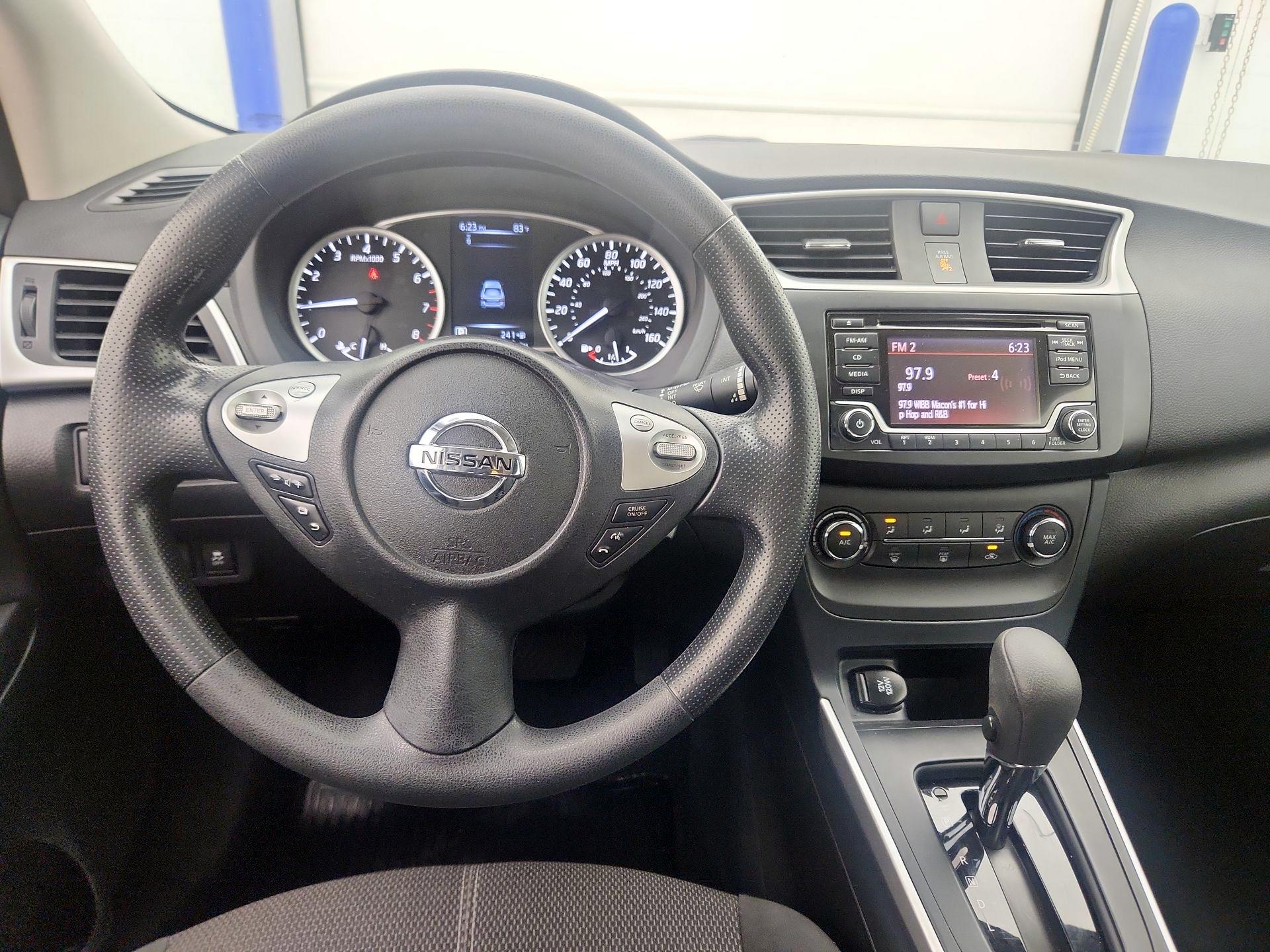 Thumbnail: 2018 Nissan Sentra - 10