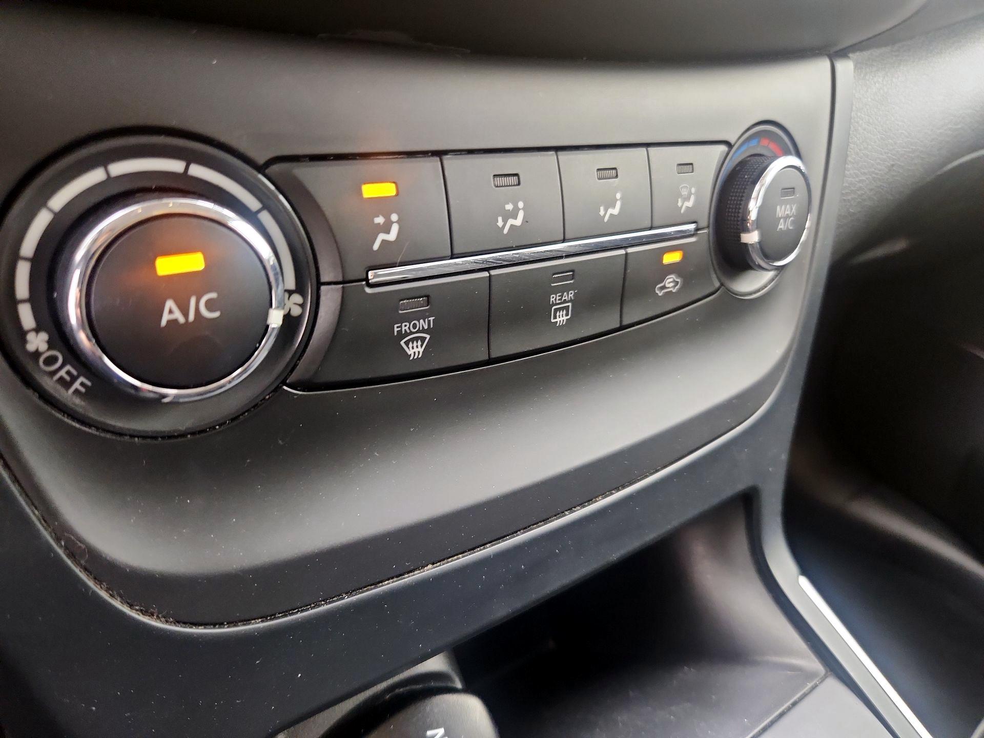 Thumbnail: 2018 Nissan Sentra - 16