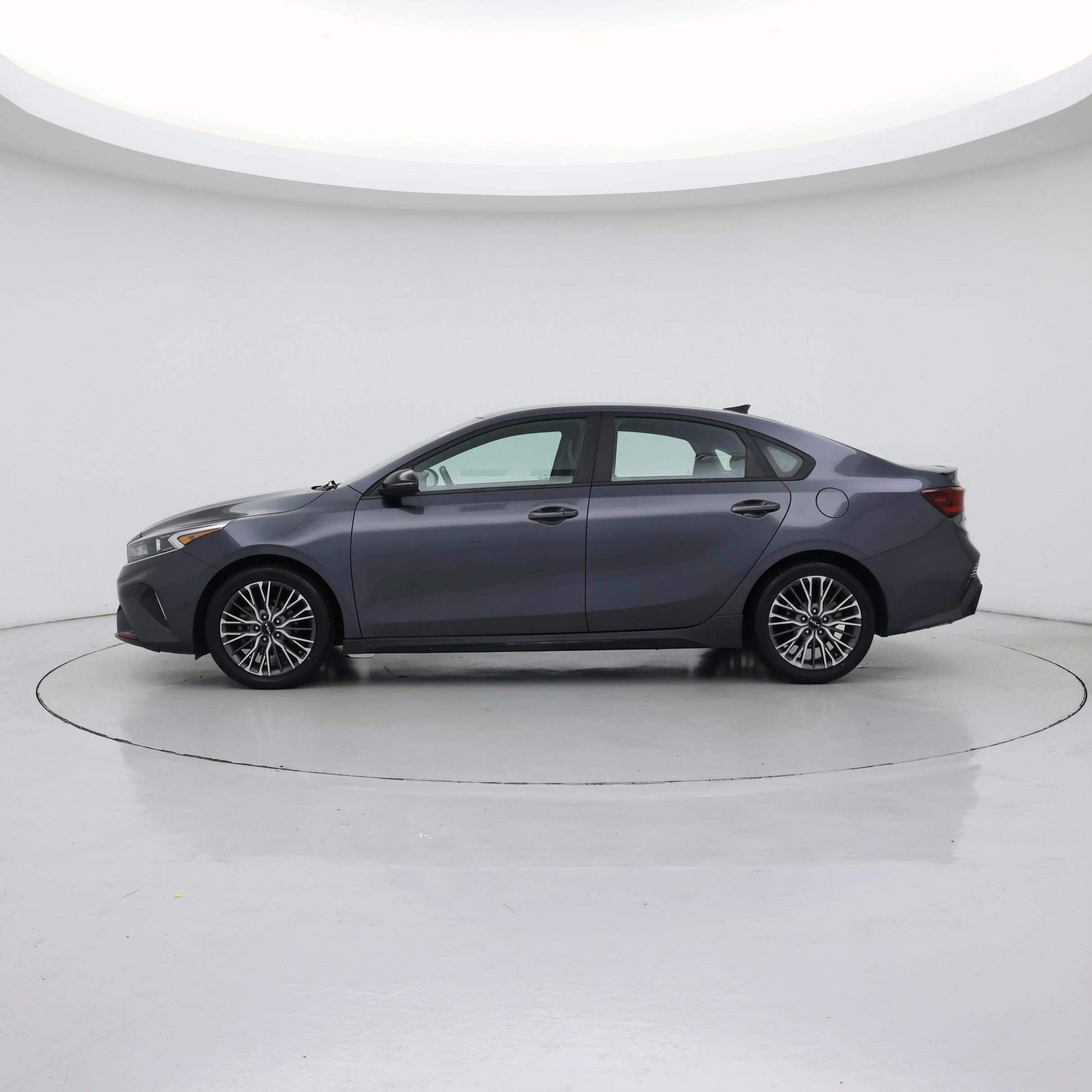Thumbnail: 2022 Kia Forte - 3