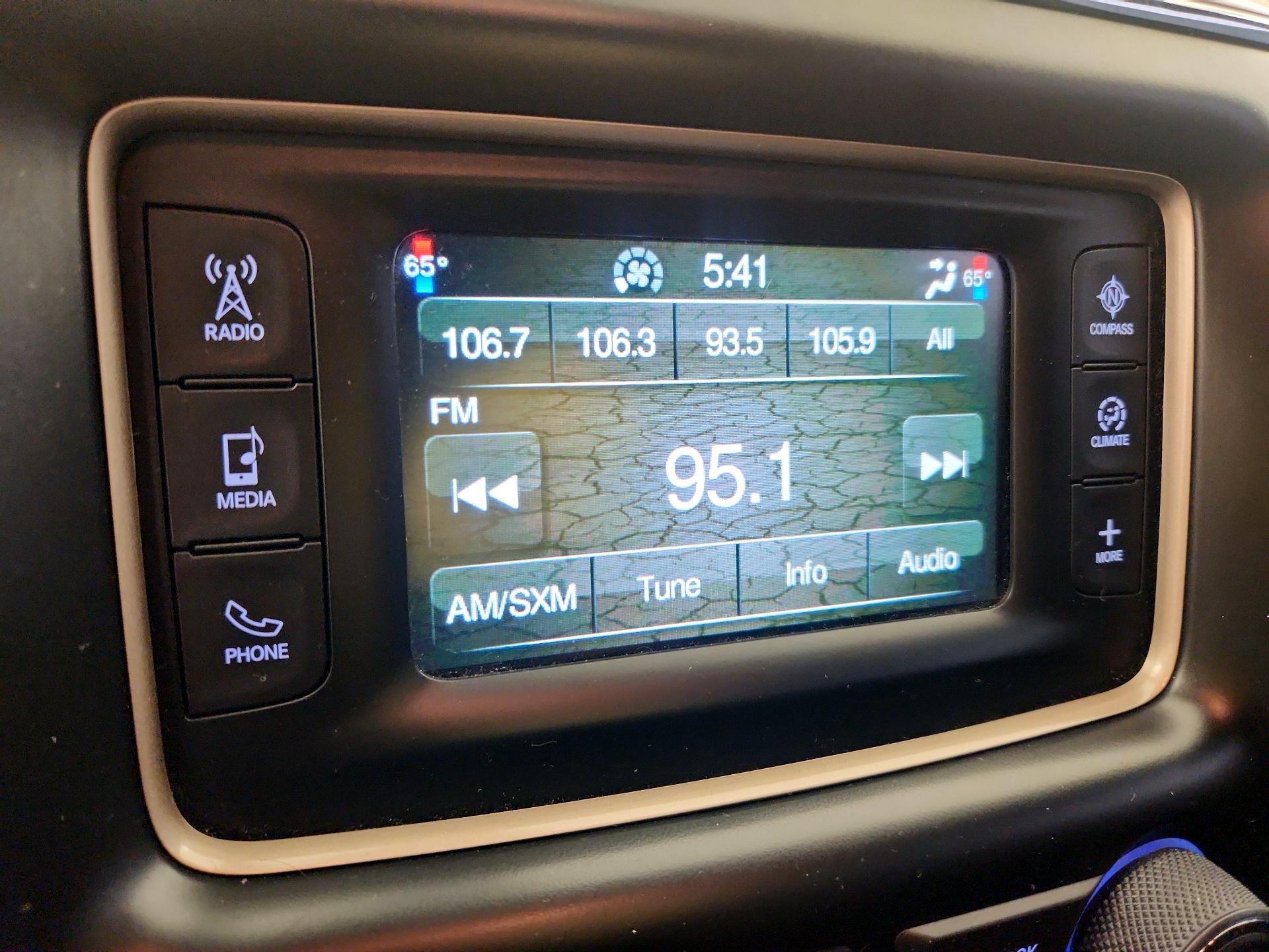 Thumbnail: 2015 Jeep Grand Cherokee - 14