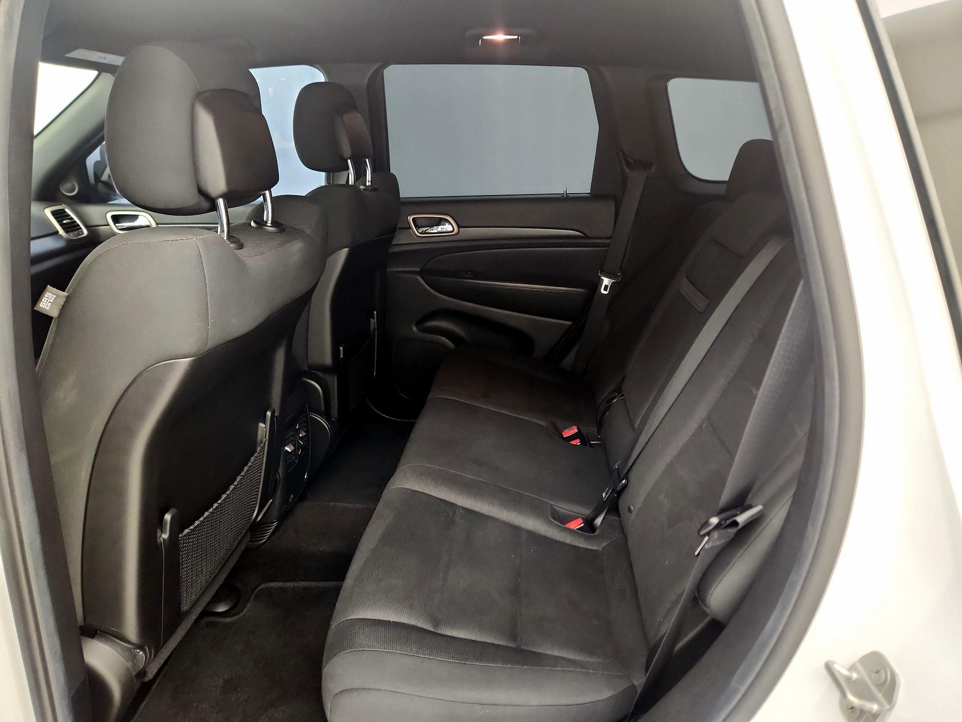 Thumbnail: 2015 Jeep Grand Cherokee - 18
