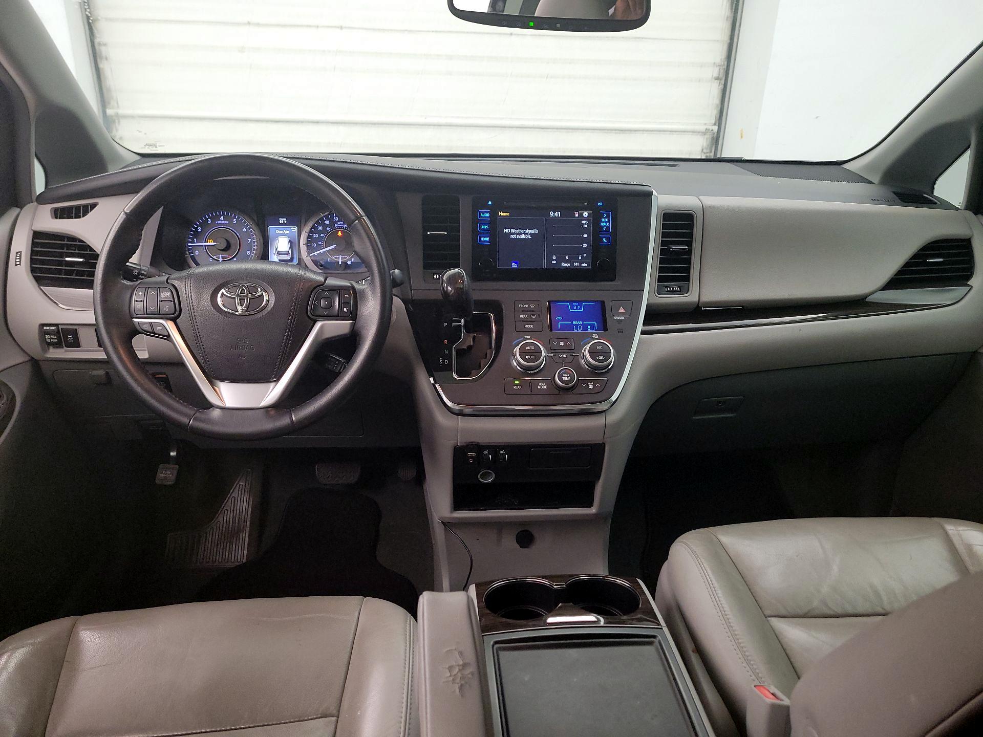Thumbnail: 2015 Toyota Sienna - 9