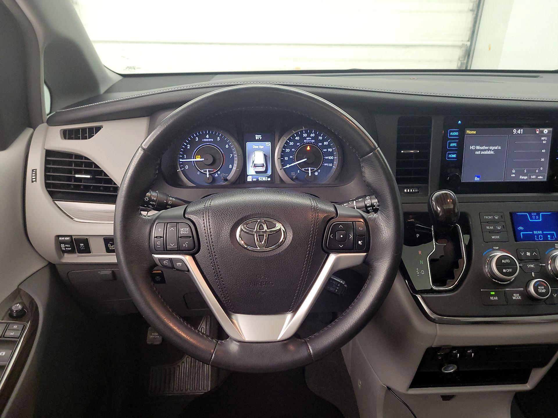Thumbnail: 2015 Toyota Sienna - 10