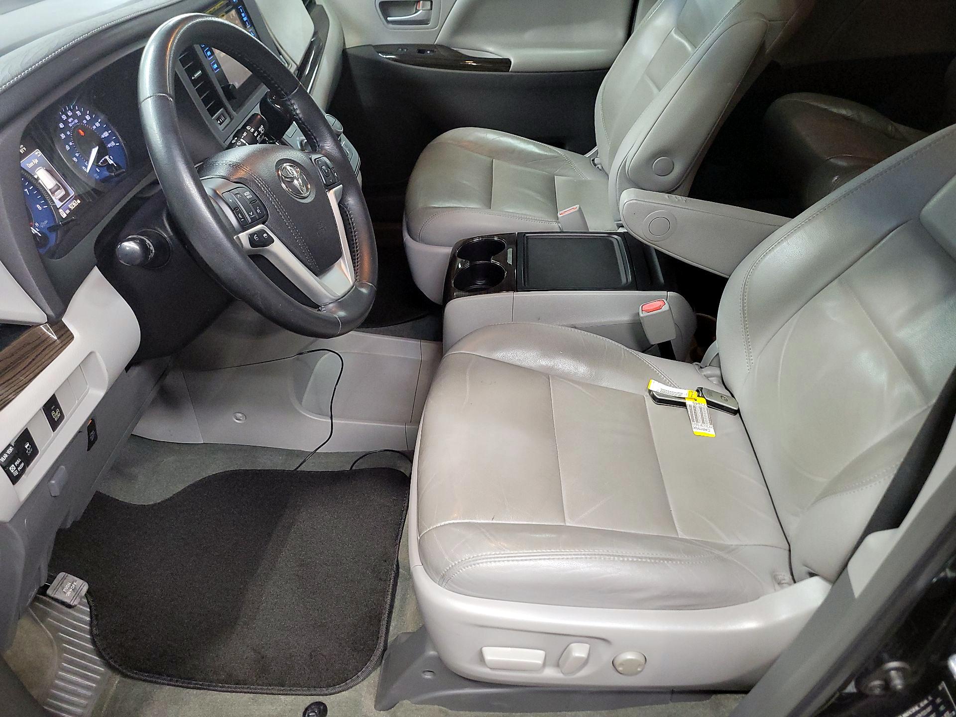 Thumbnail: 2015 Toyota Sienna - 11