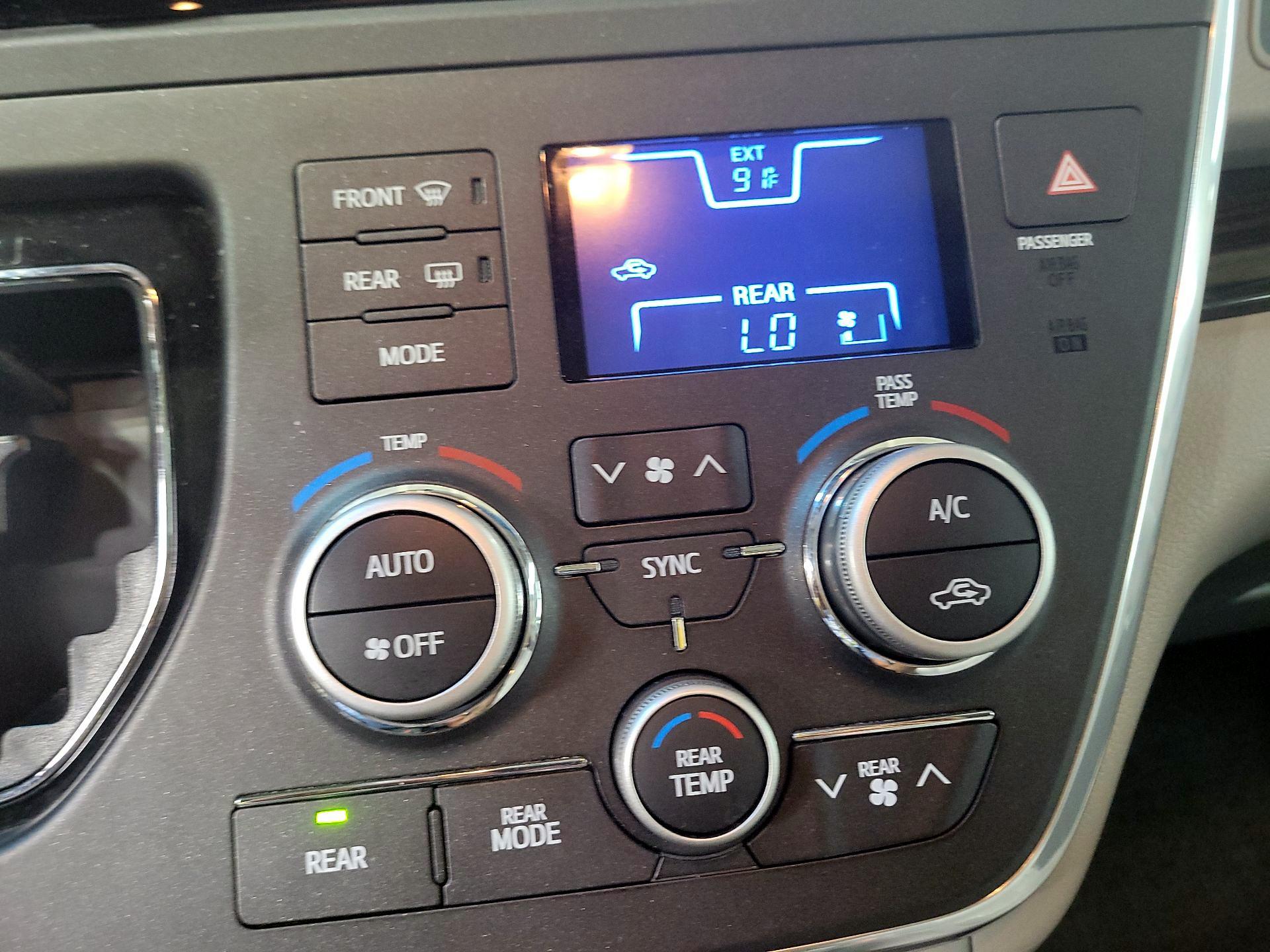 Thumbnail: 2015 Toyota Sienna - 15