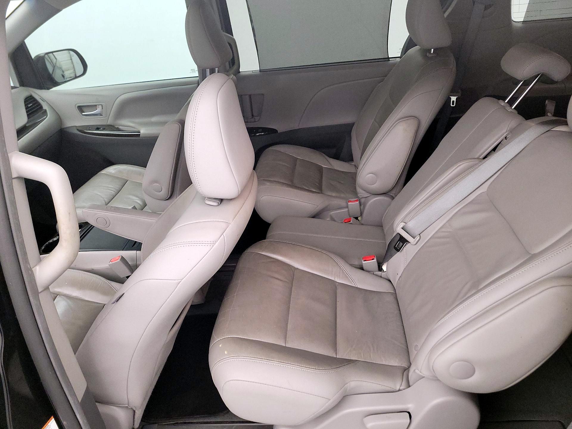 Thumbnail: 2015 Toyota Sienna - 18