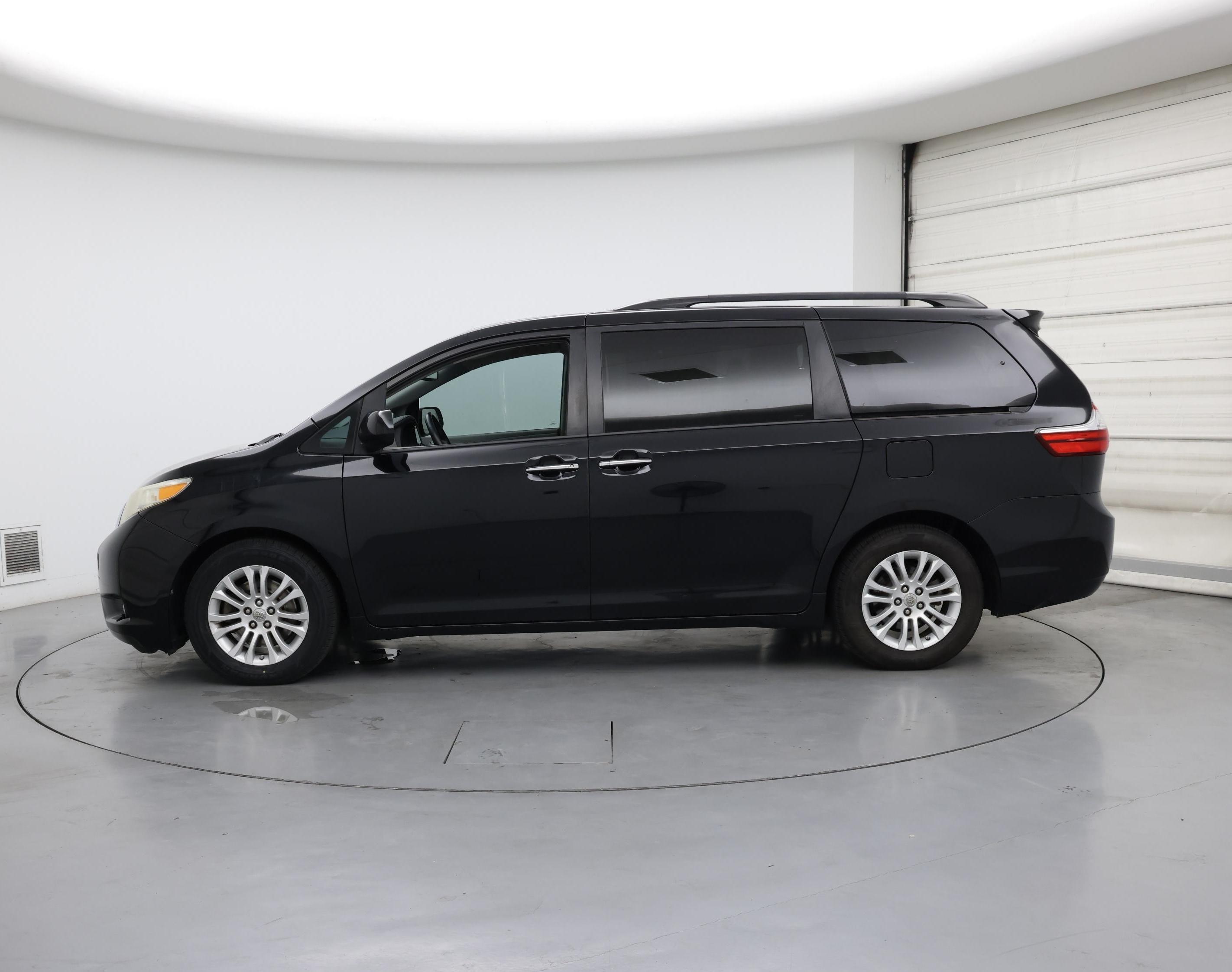 Thumbnail: 2015 Toyota Sienna - 3