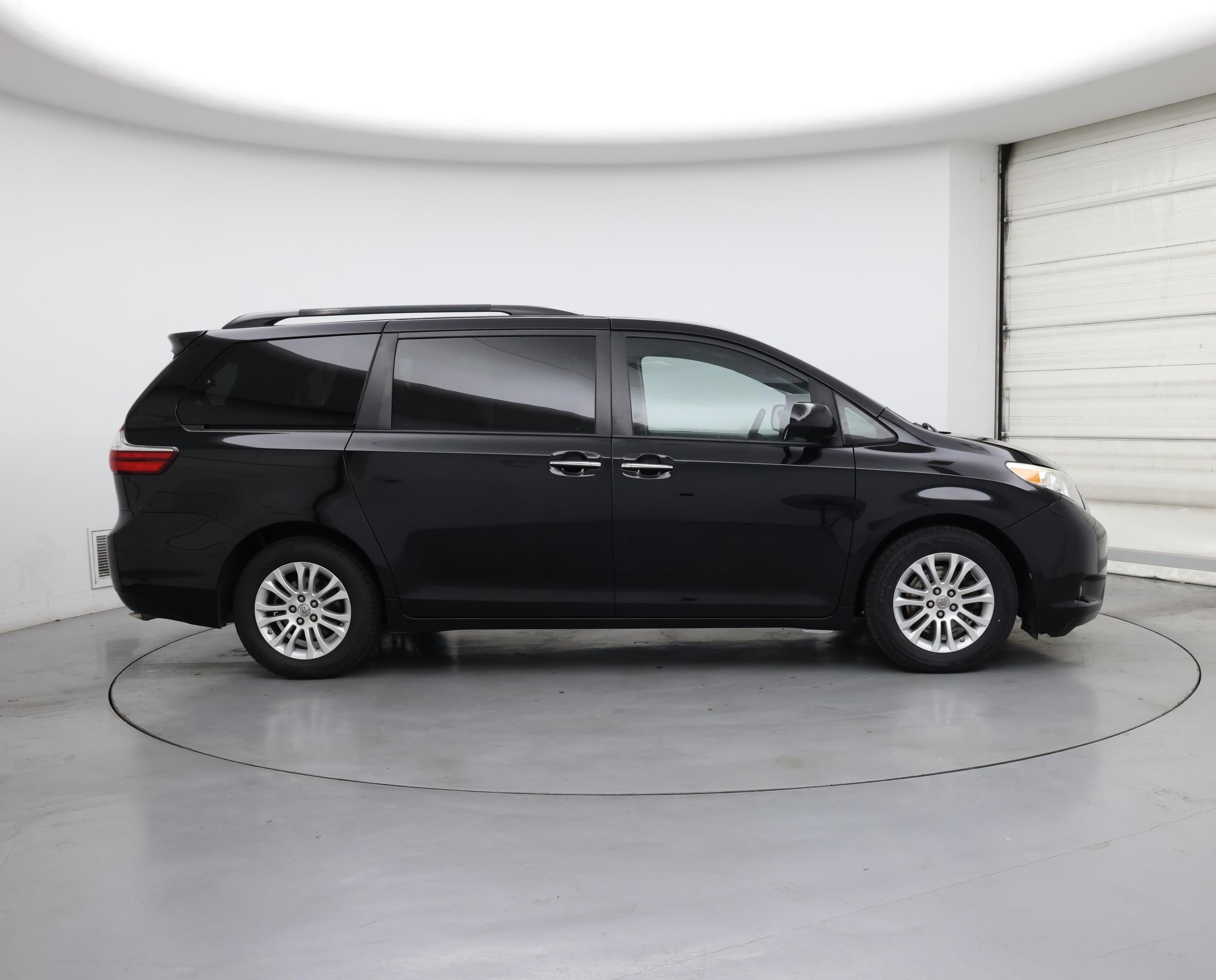 Thumbnail: 2015 Toyota Sienna - 7