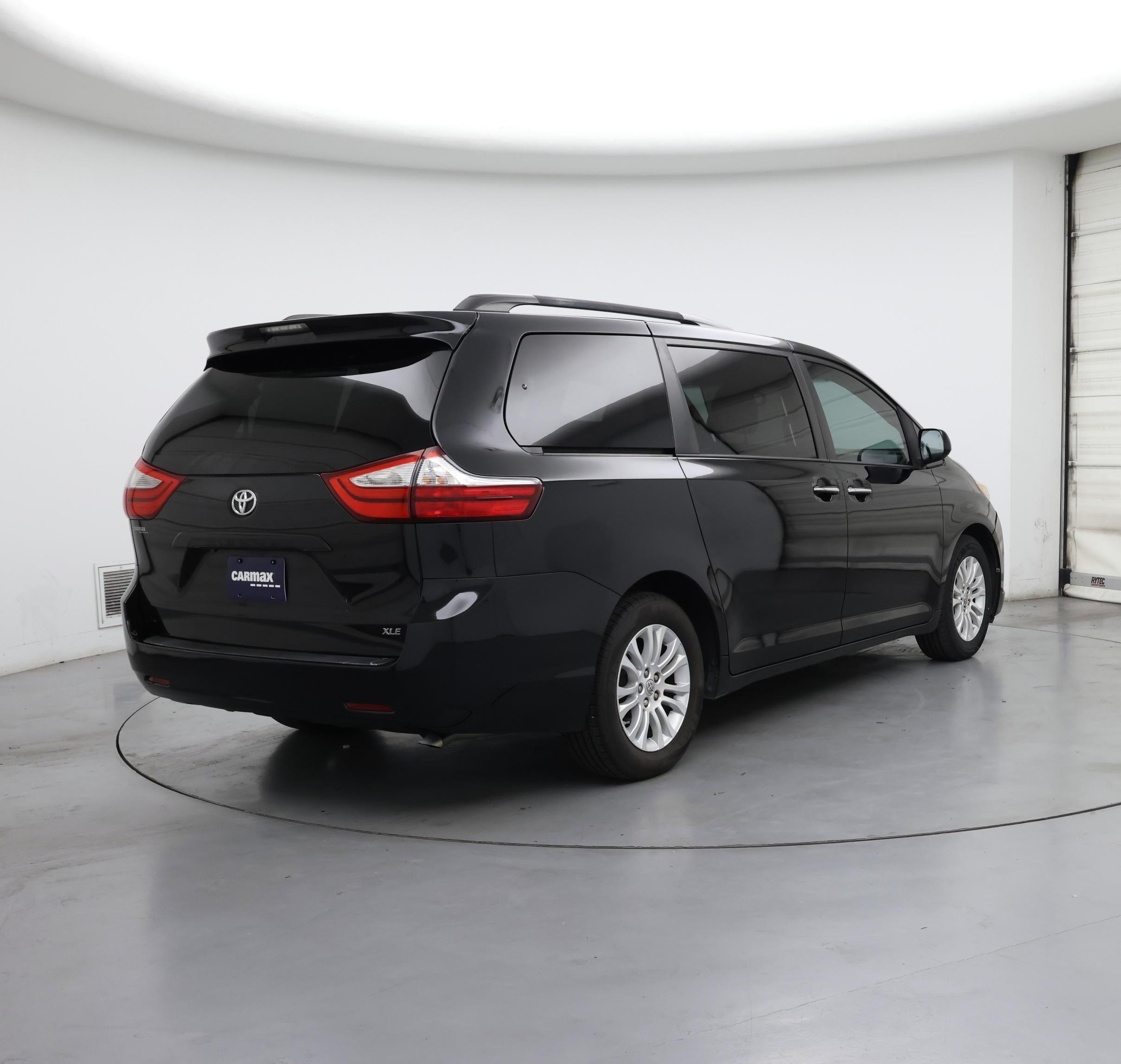 Thumbnail: 2015 Toyota Sienna - 8