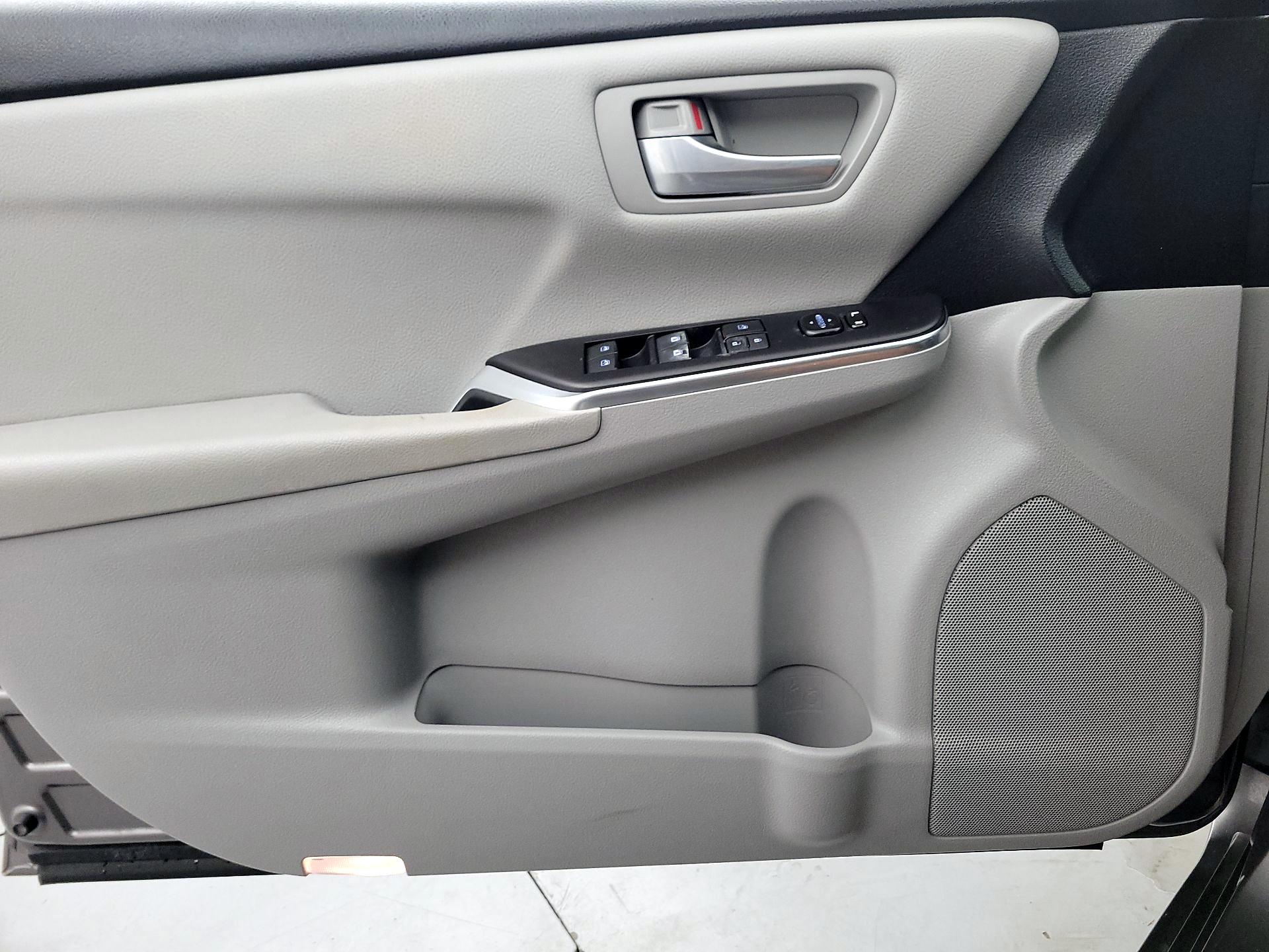 Thumbnail: 2017 Toyota Camry - 12
