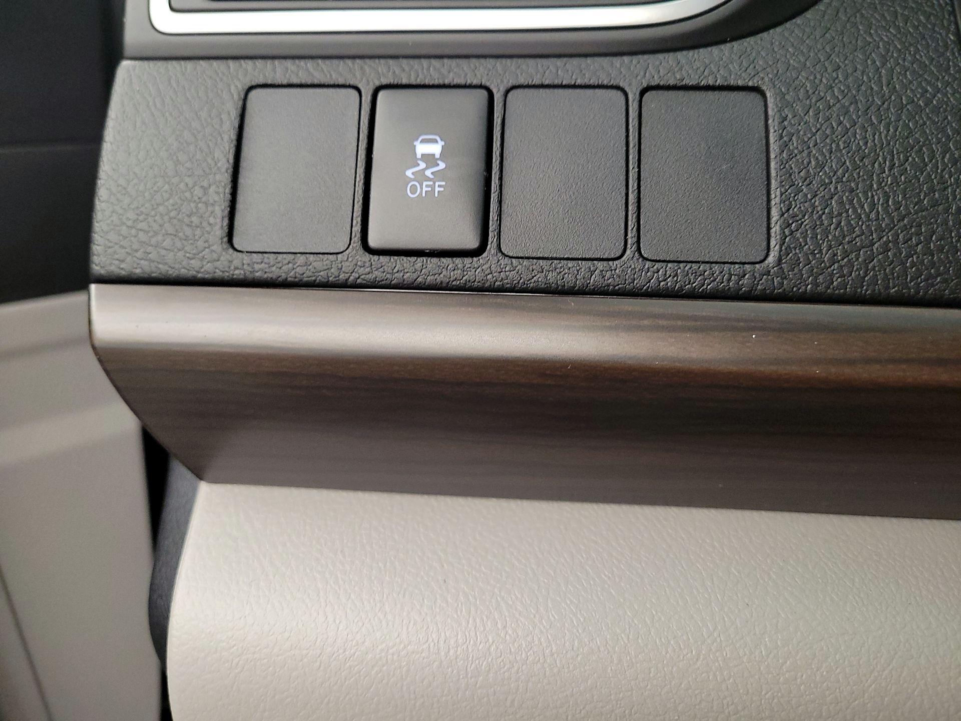 Thumbnail: 2017 Toyota Camry - 13