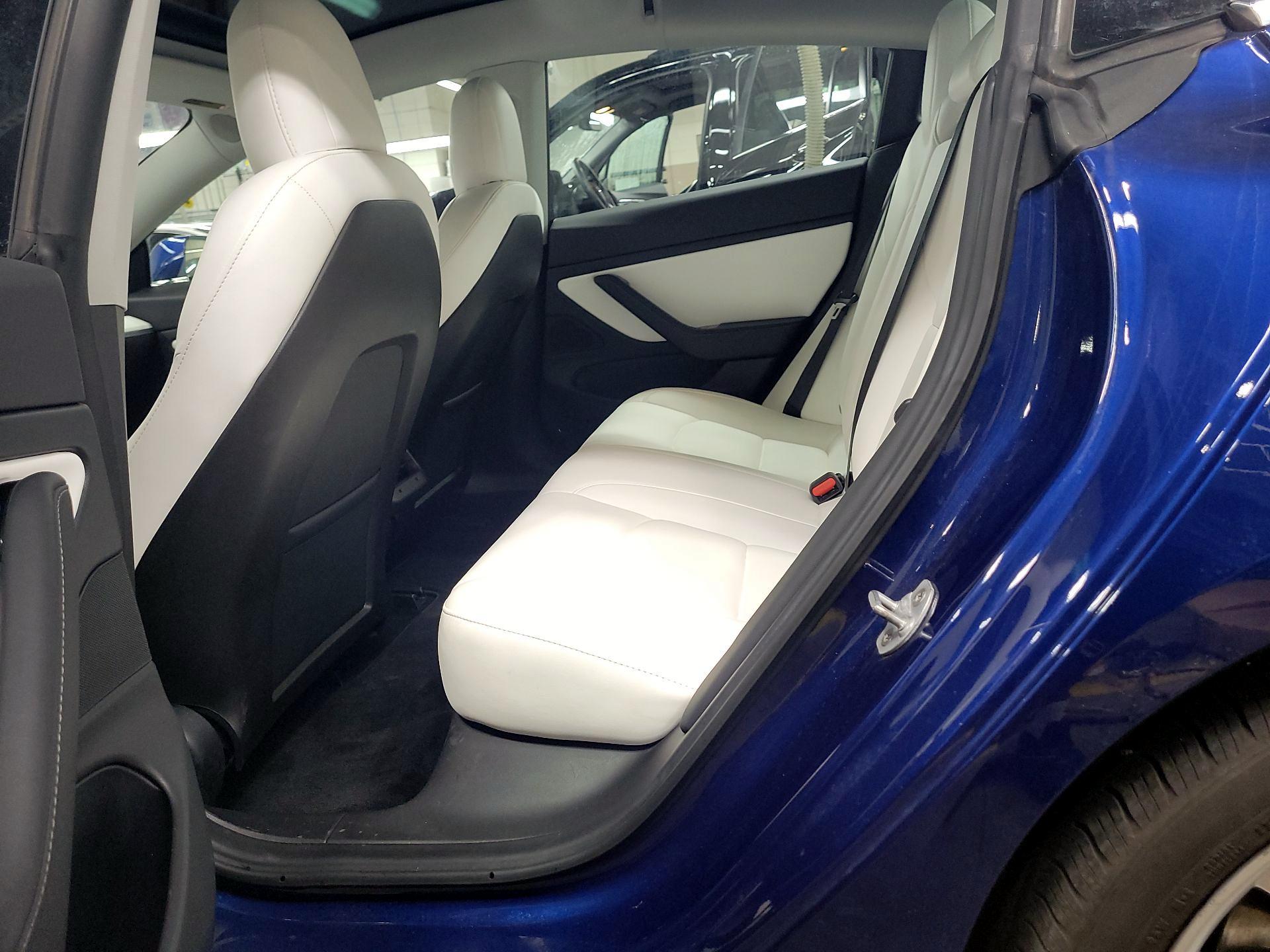 Thumbnail: 2019 Tesla Model 3 - 17