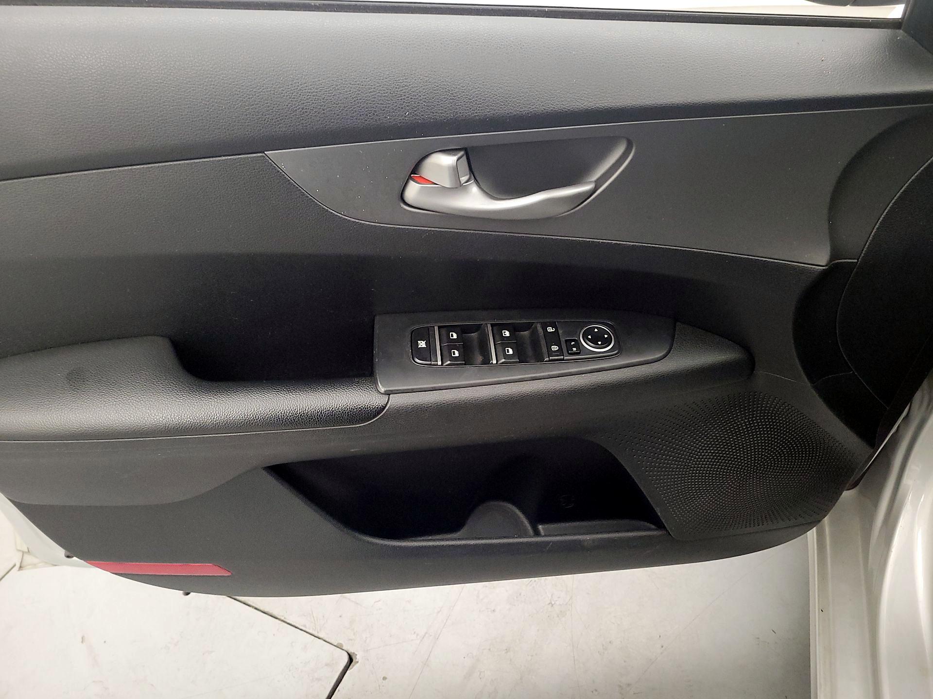 Thumbnail: 2019 Kia Forte - 12