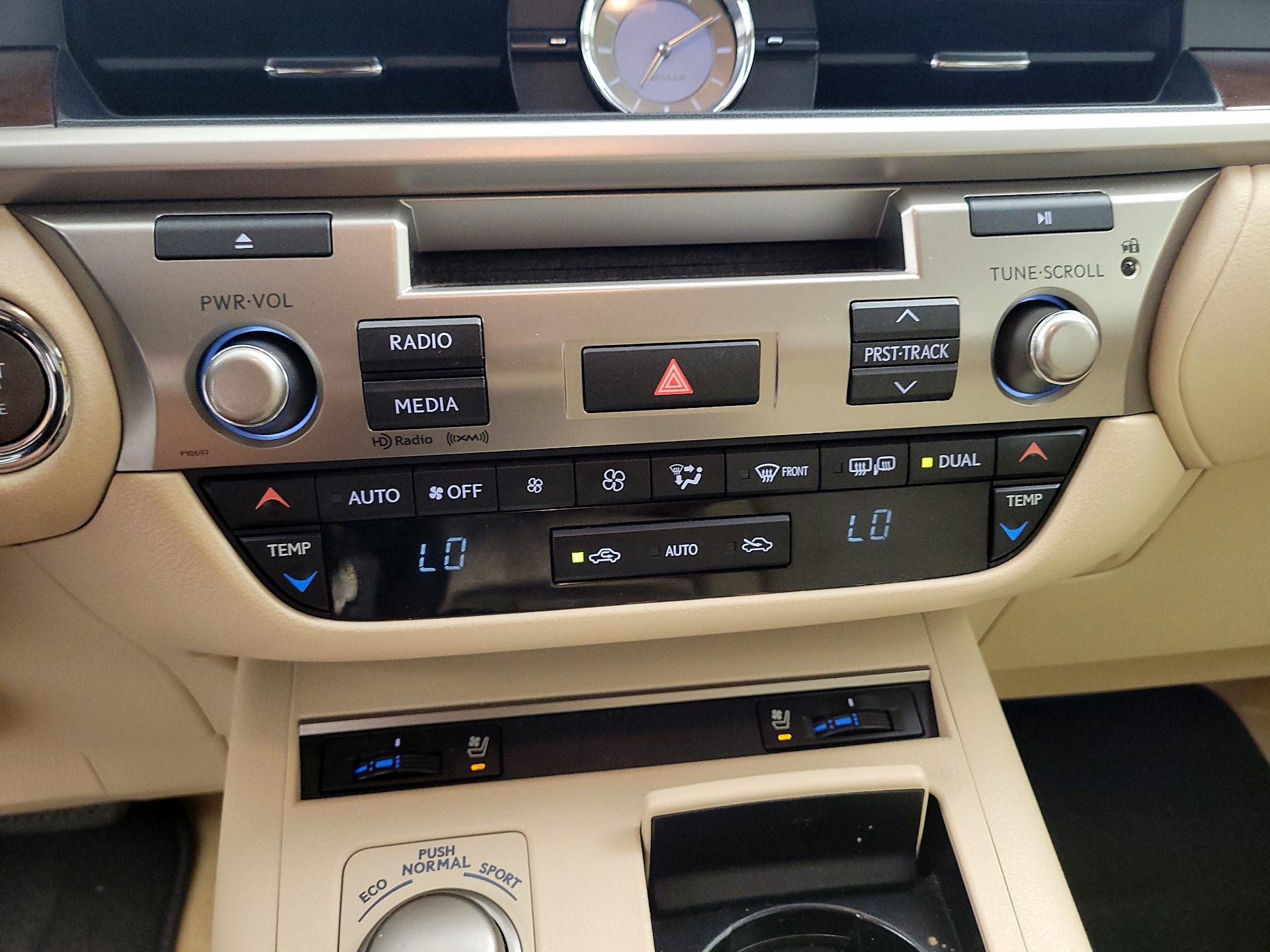 Thumbnail: 2014 Lexus ES - 16