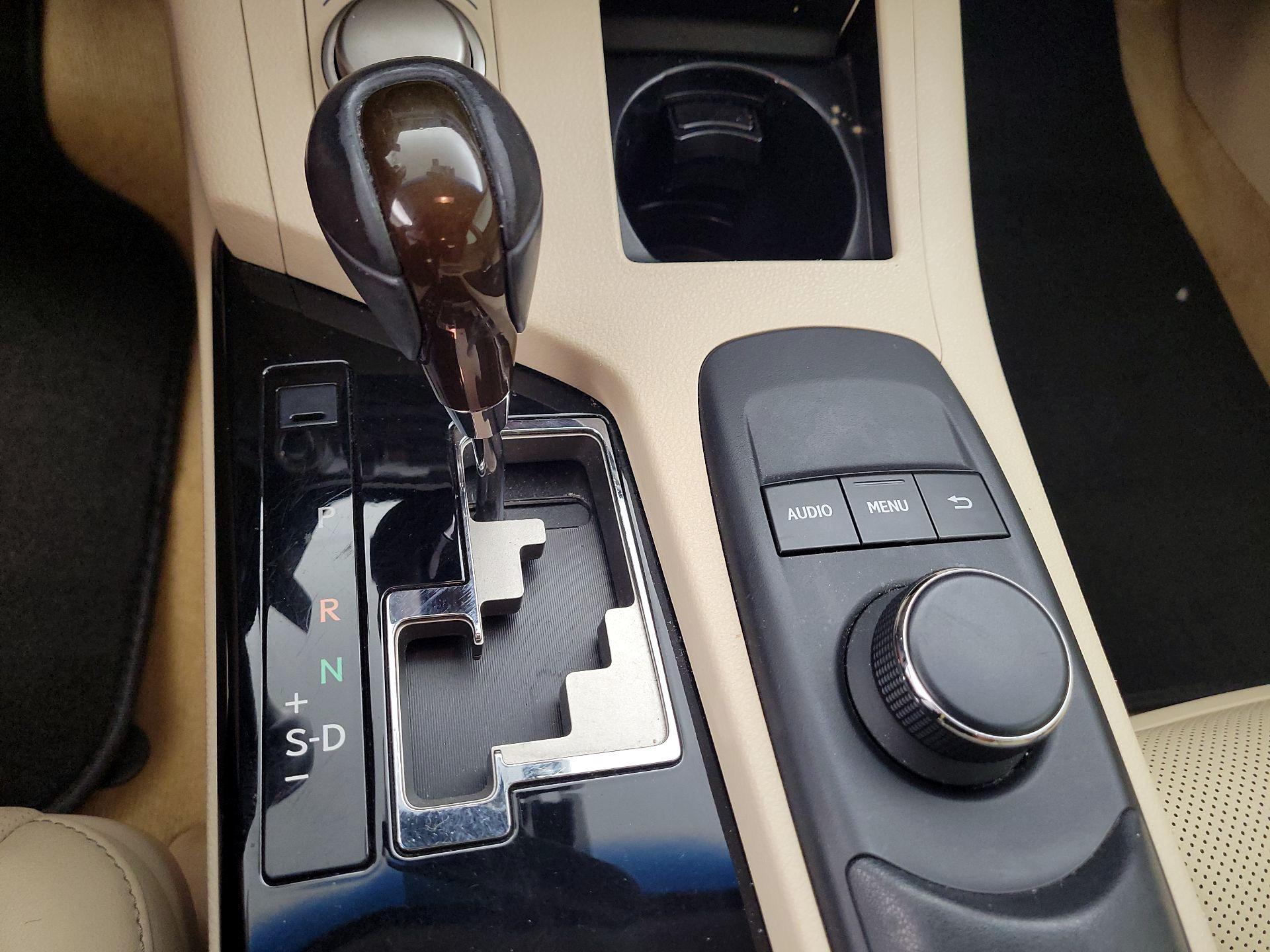 Thumbnail: 2014 Lexus ES - 17