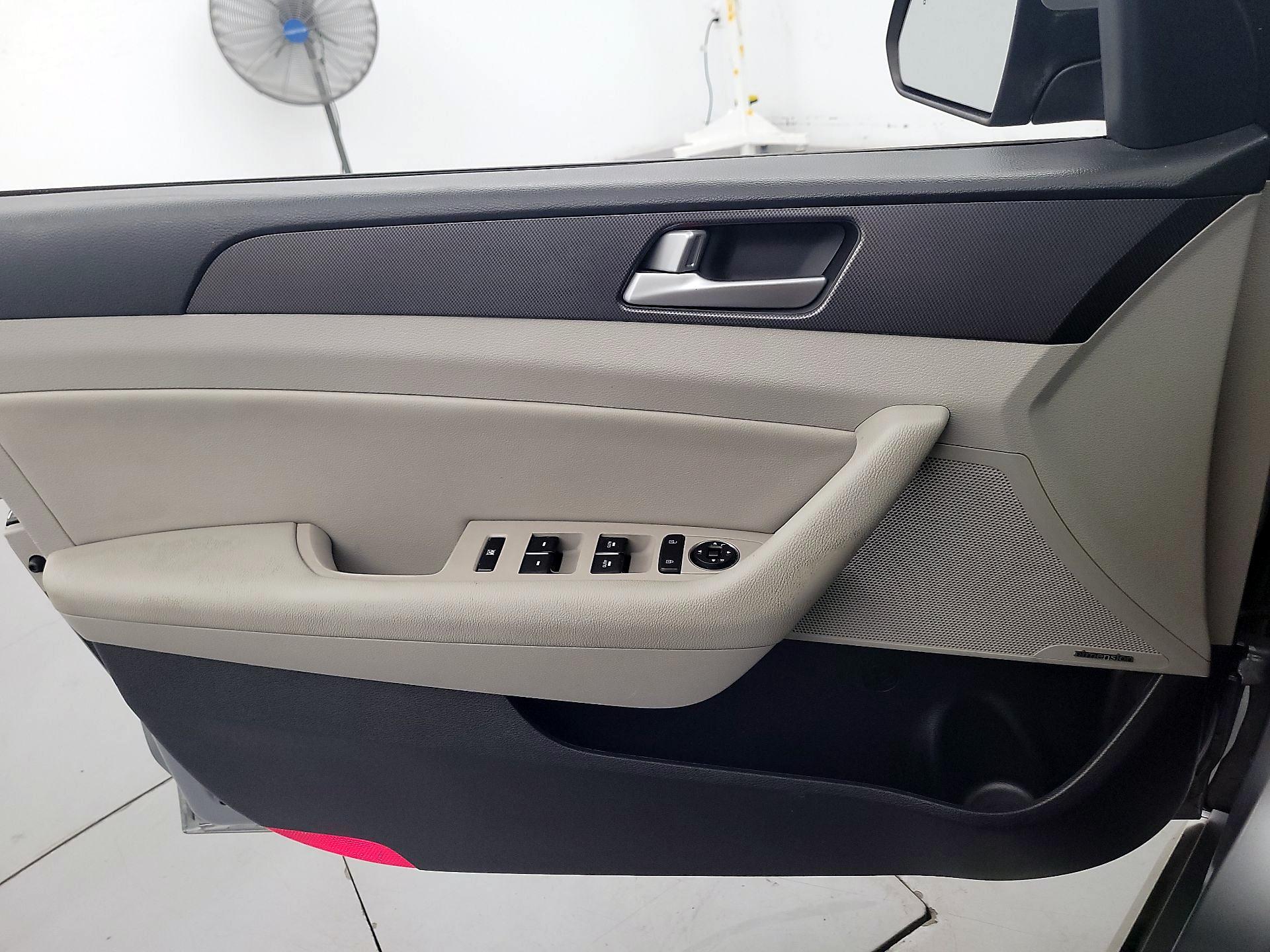 Thumbnail: 2016 Hyundai Sonata - 12