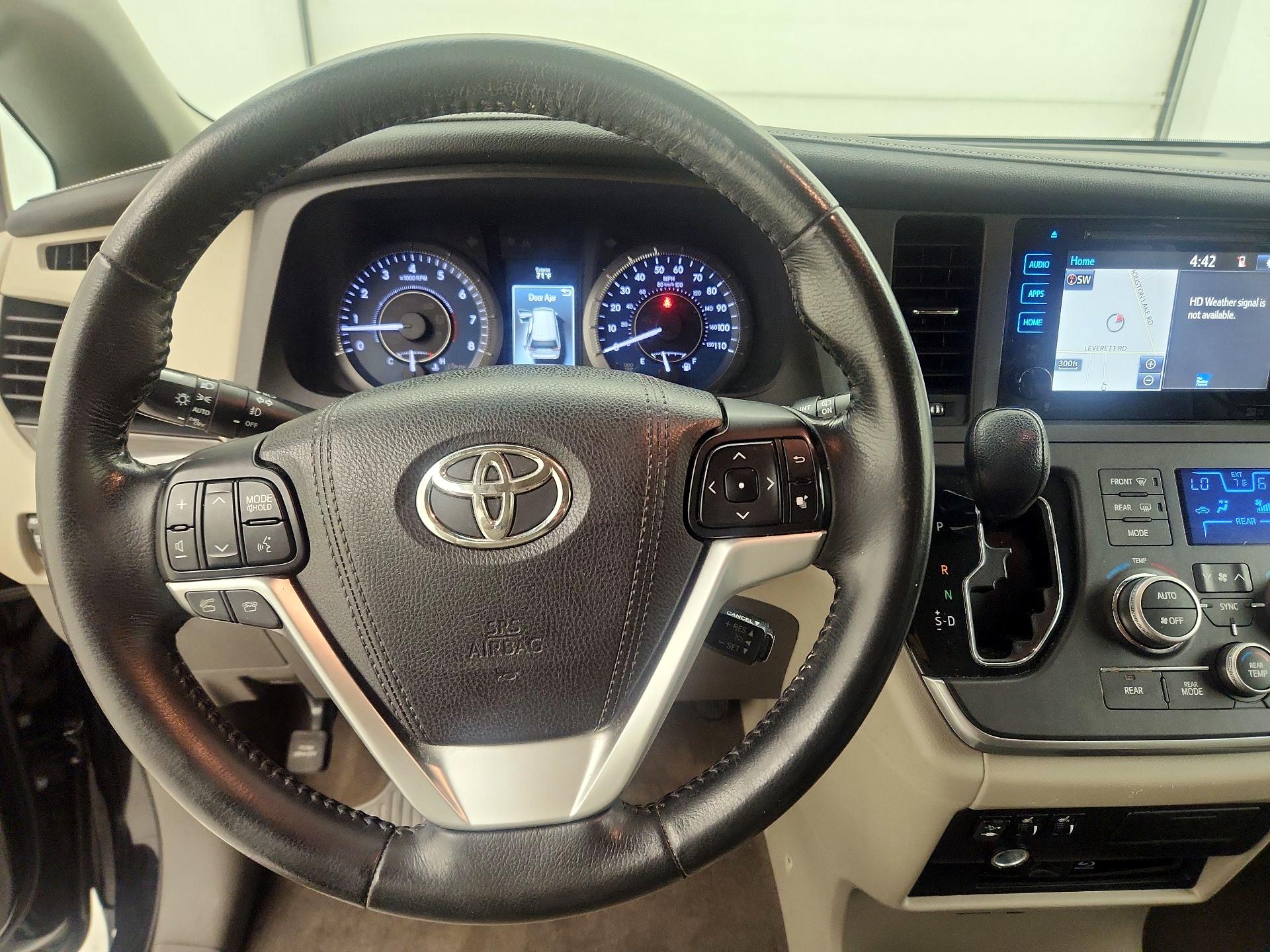 Thumbnail: 2015 Toyota Sienna - 10