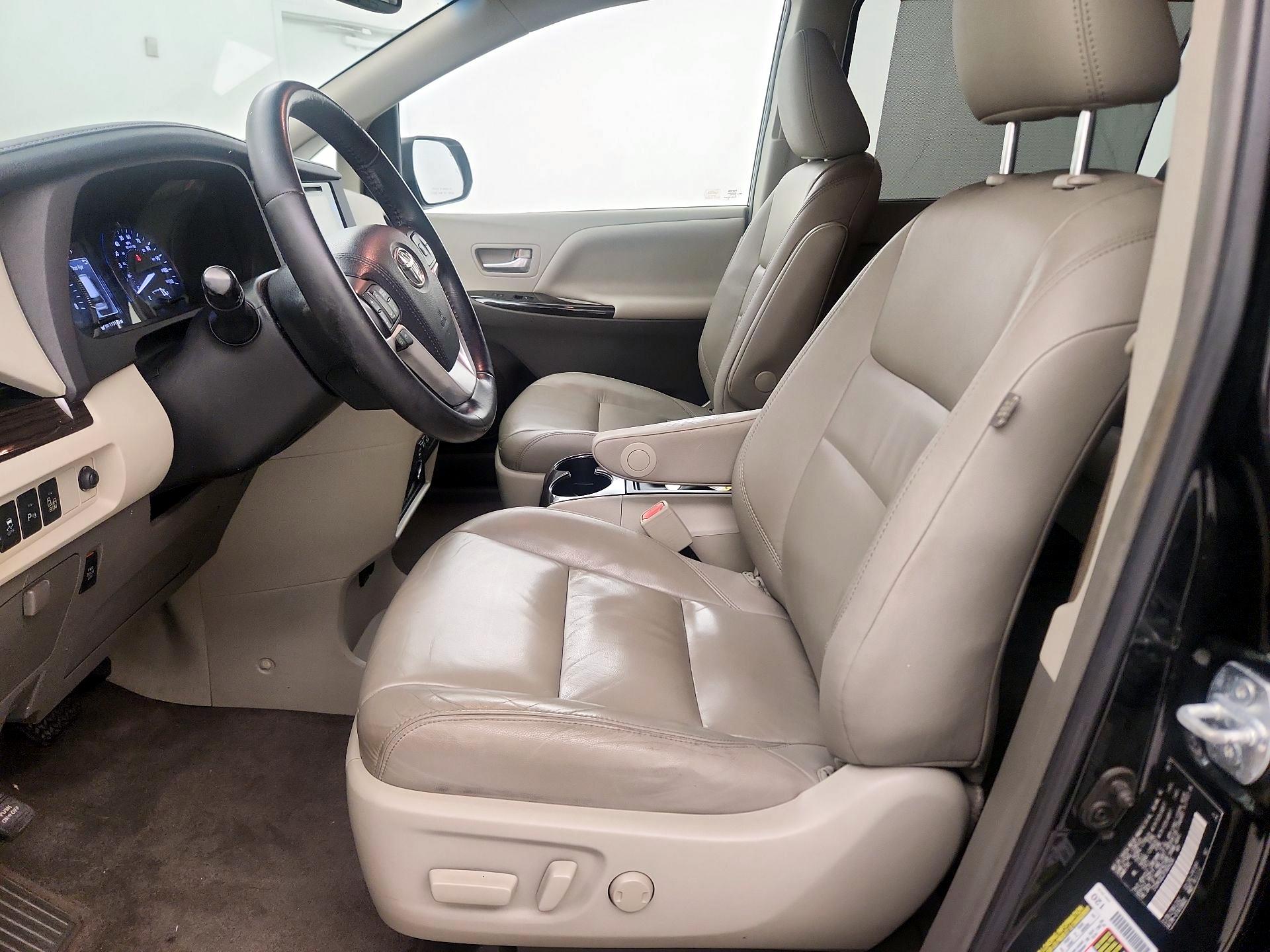 Thumbnail: 2015 Toyota Sienna - 11