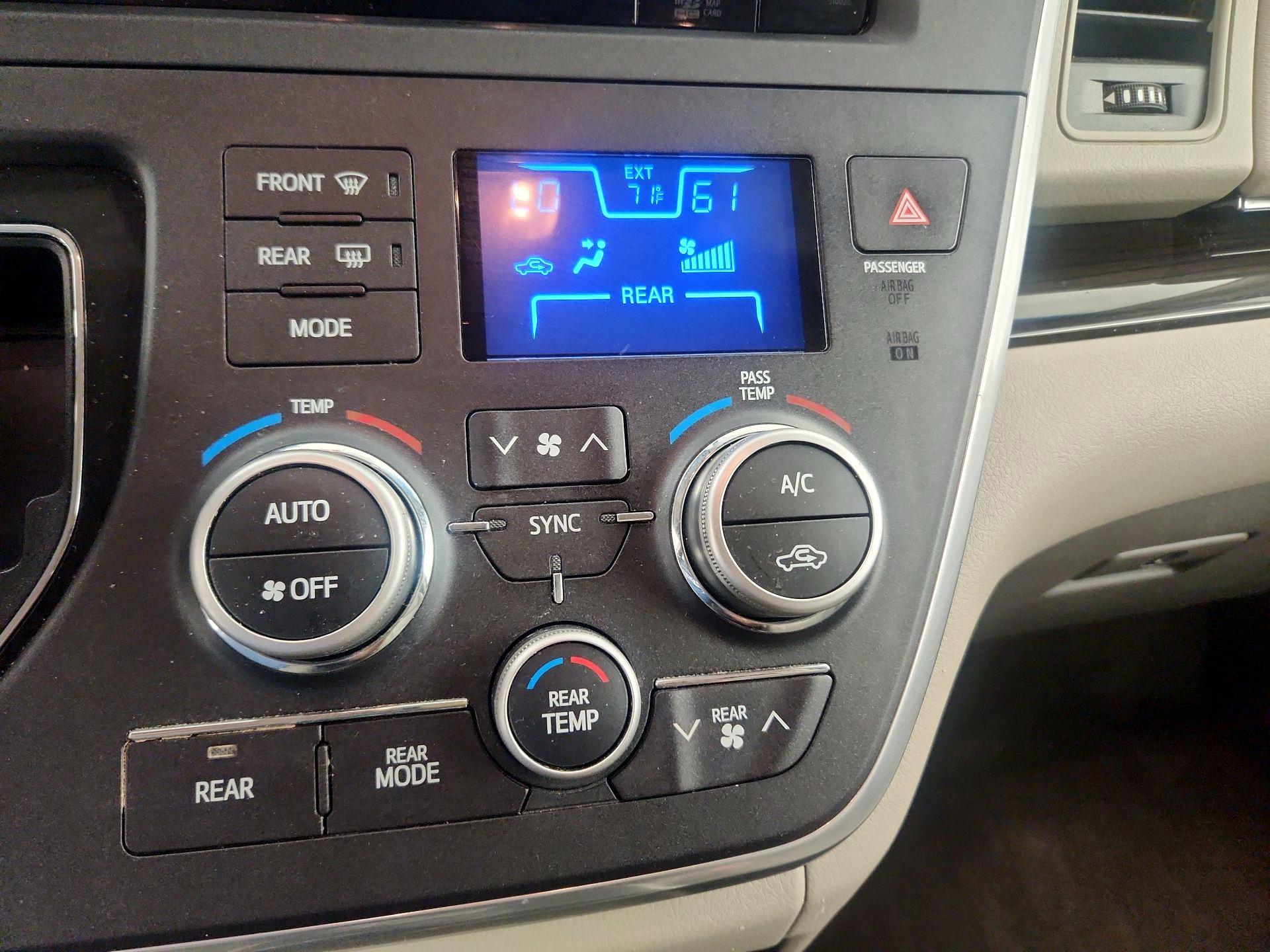 Thumbnail: 2015 Toyota Sienna - 17