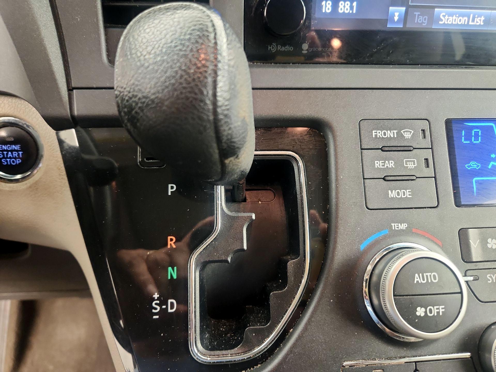 Thumbnail: 2015 Toyota Sienna - 18
